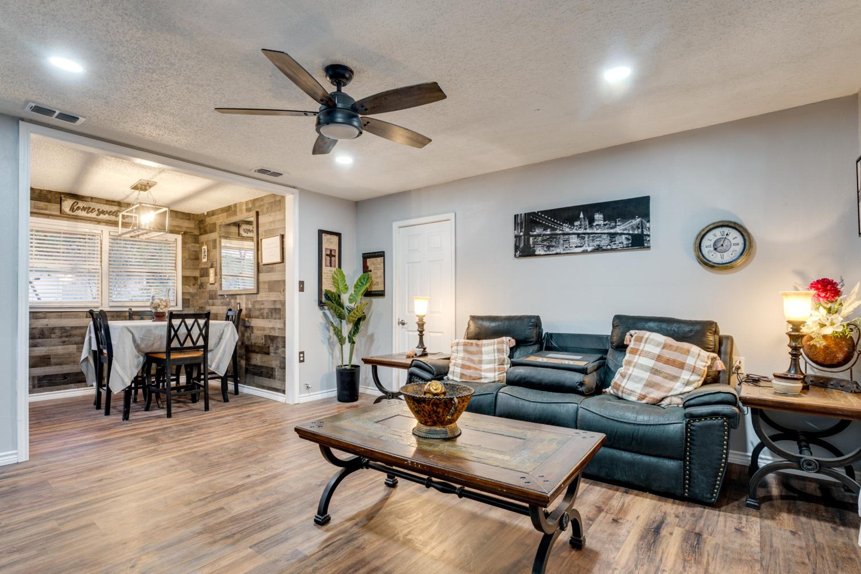 Near Wineries and Guadalupe River! Stylish Home