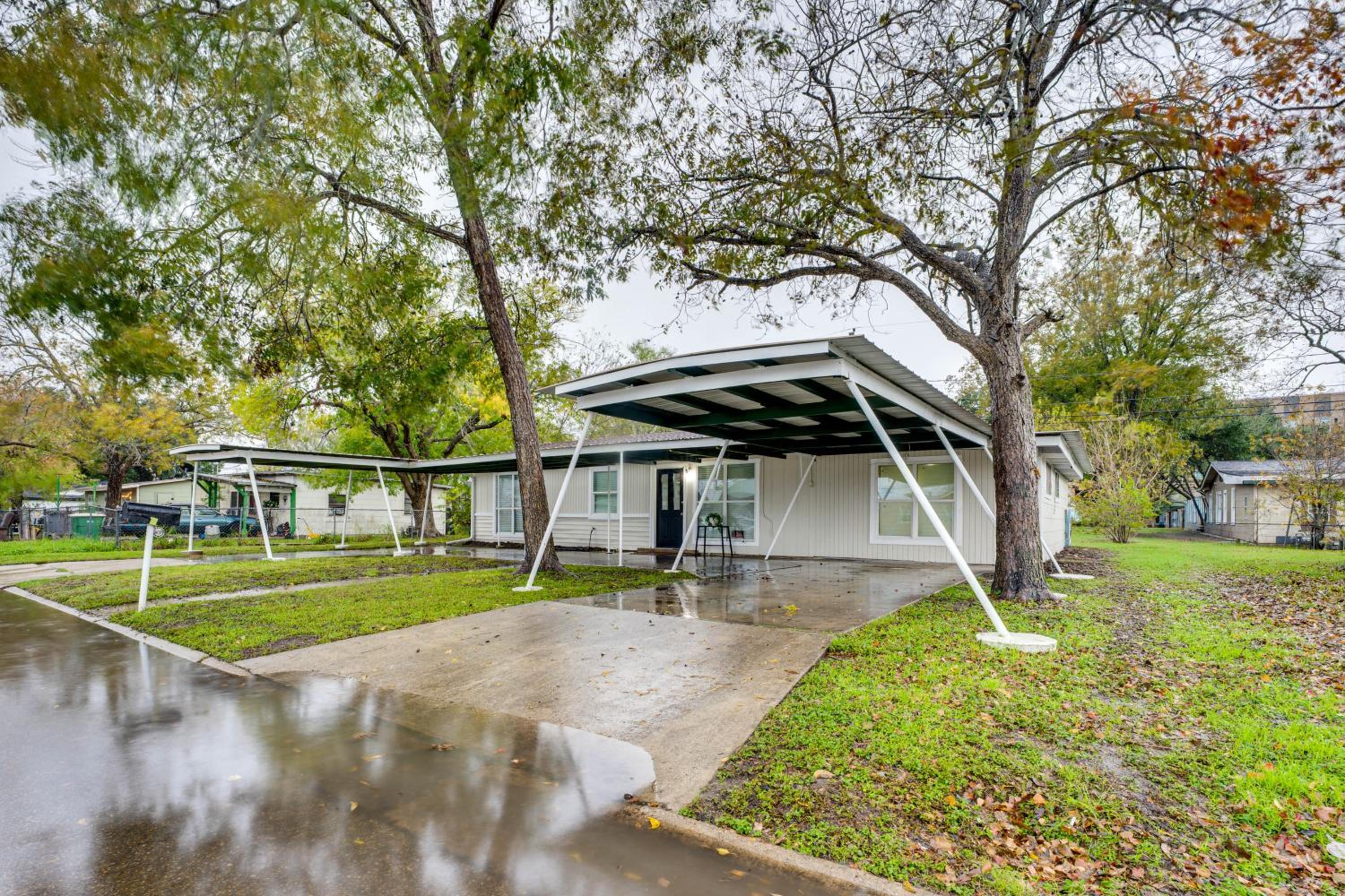 Near Wineries and Guadalupe River! Stylish Home