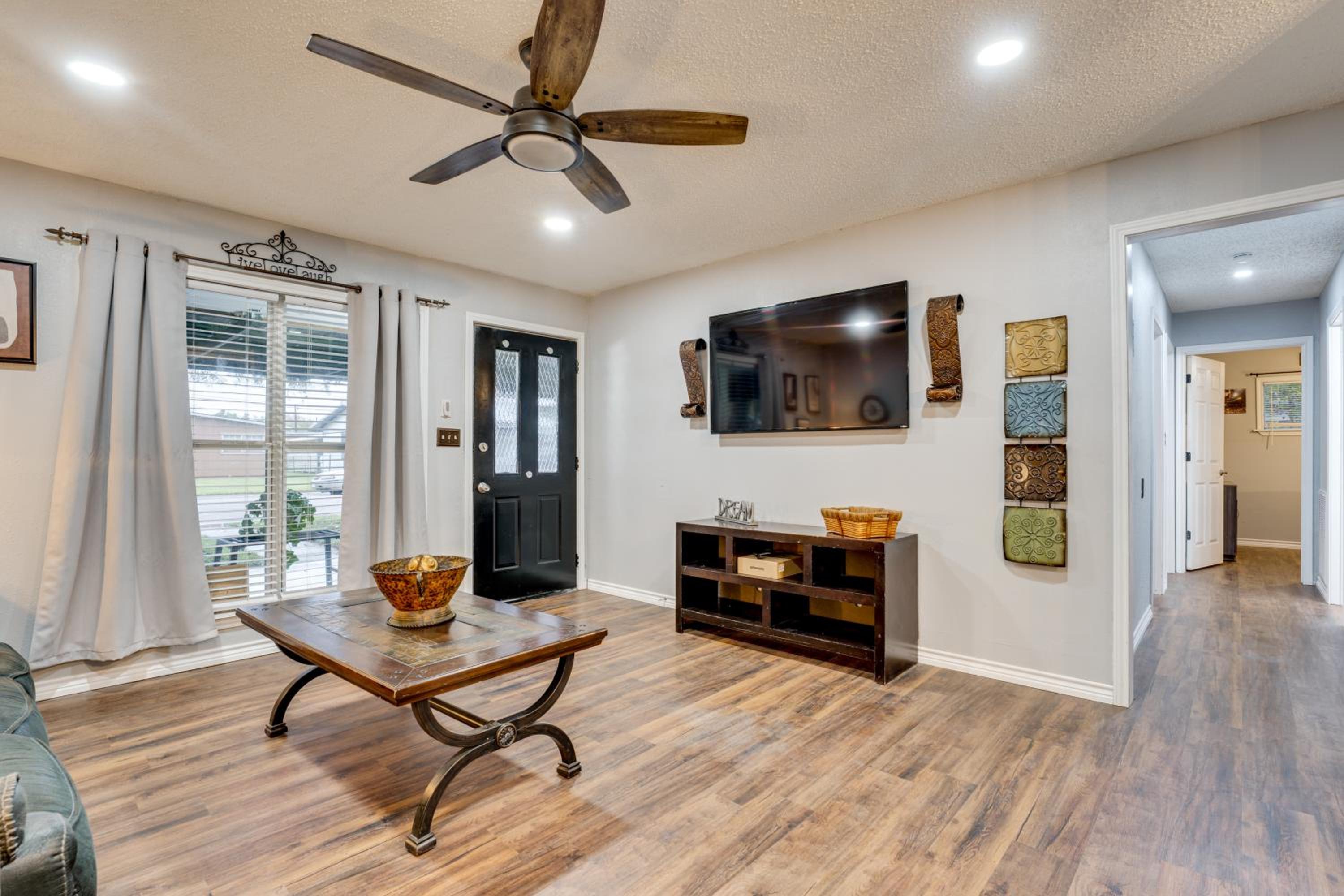 Near Wineries and Guadalupe River! Stylish Home