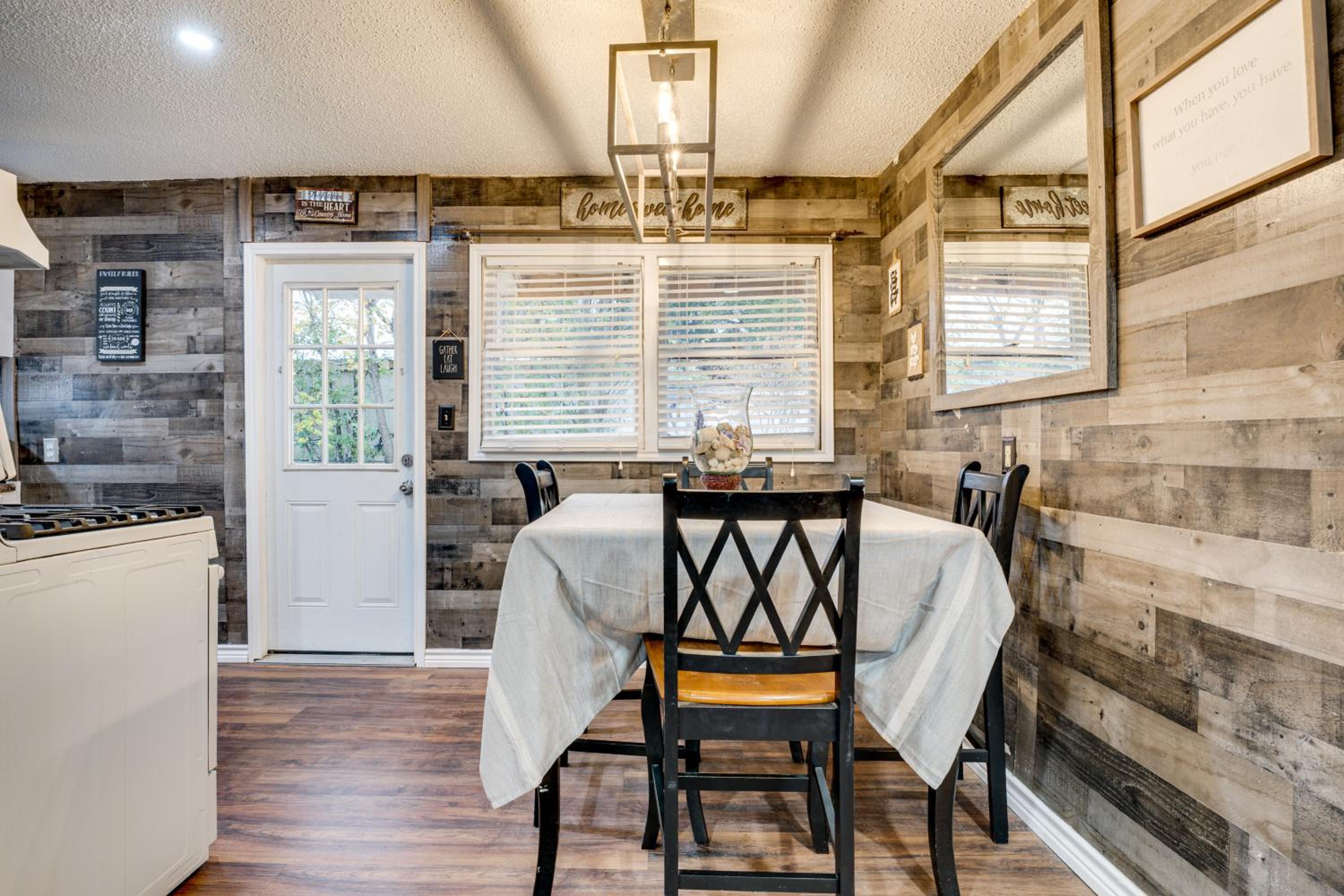 Near Wineries and Guadalupe River! Stylish Home
