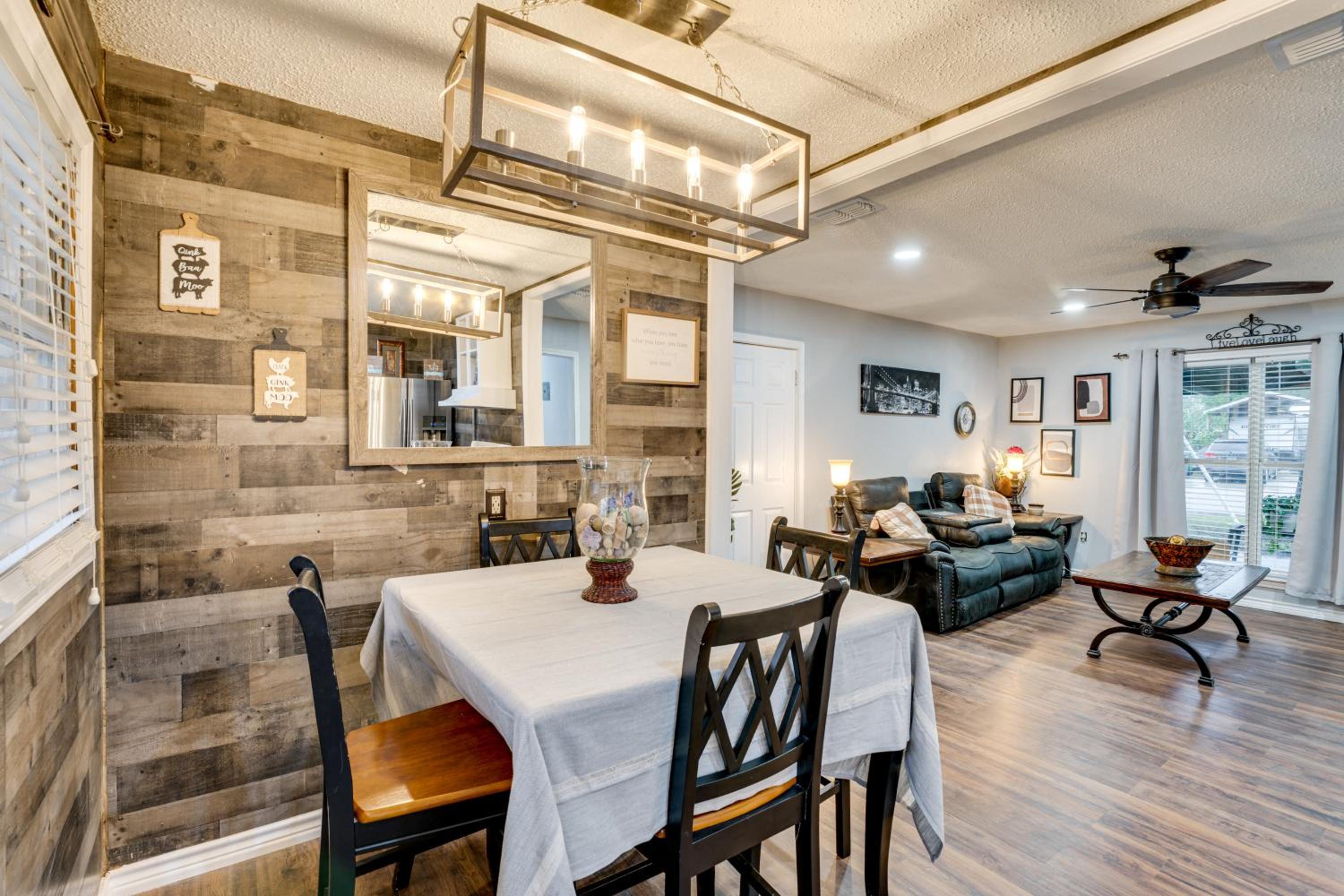 Near Wineries and Guadalupe River! Stylish Home