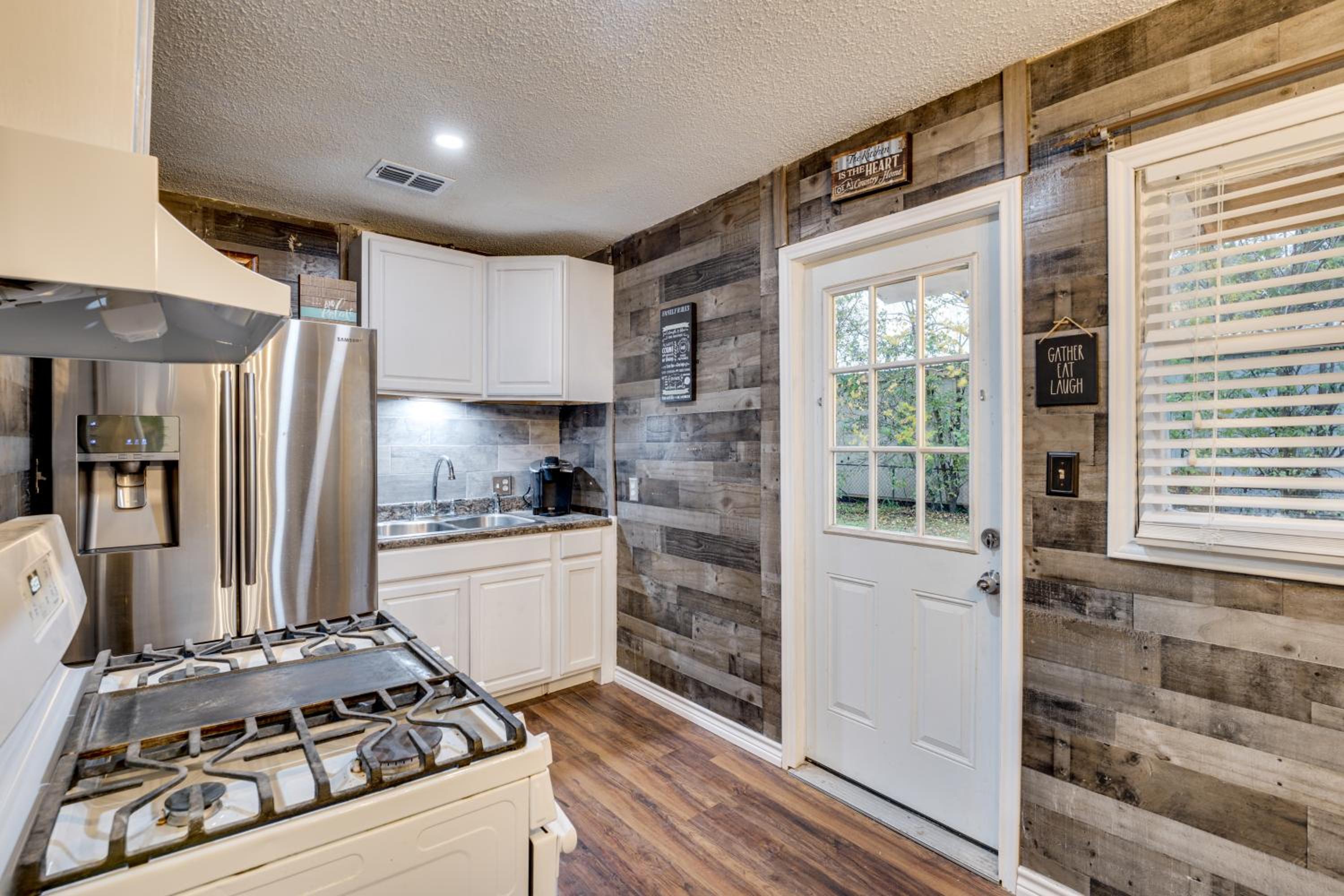 Near Wineries and Guadalupe River! Stylish Home