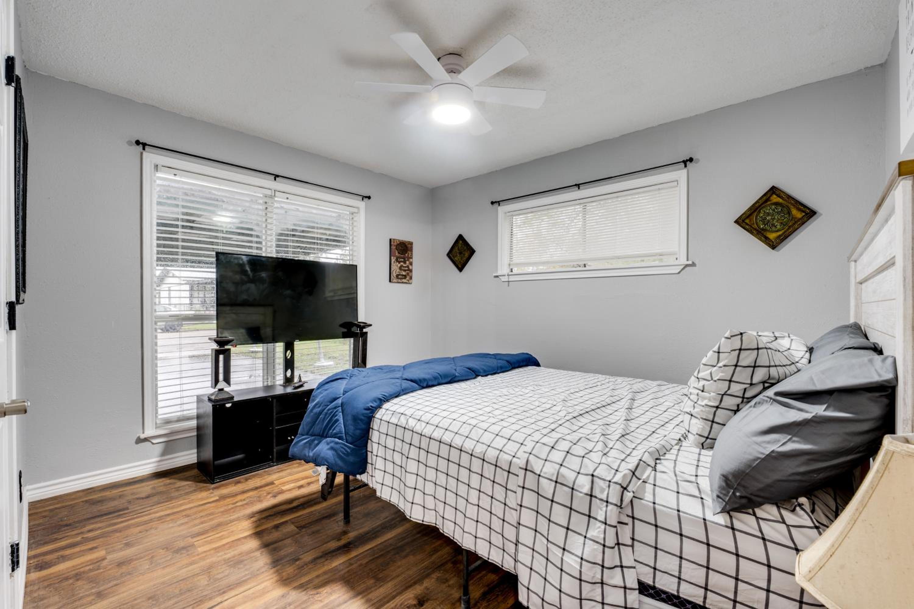 Near Wineries and Guadalupe River! Stylish Home