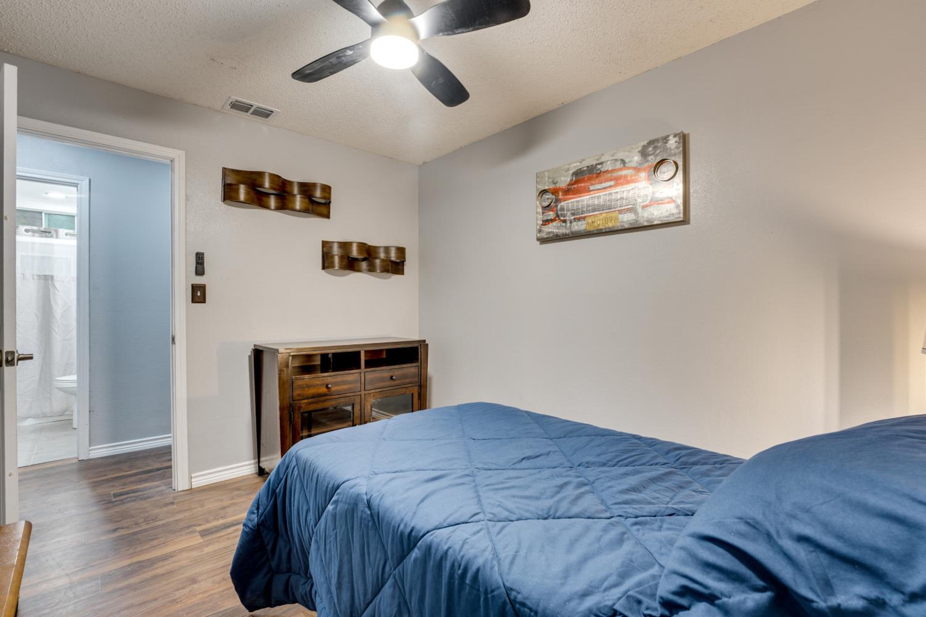 Near Wineries and Guadalupe River! Stylish Home