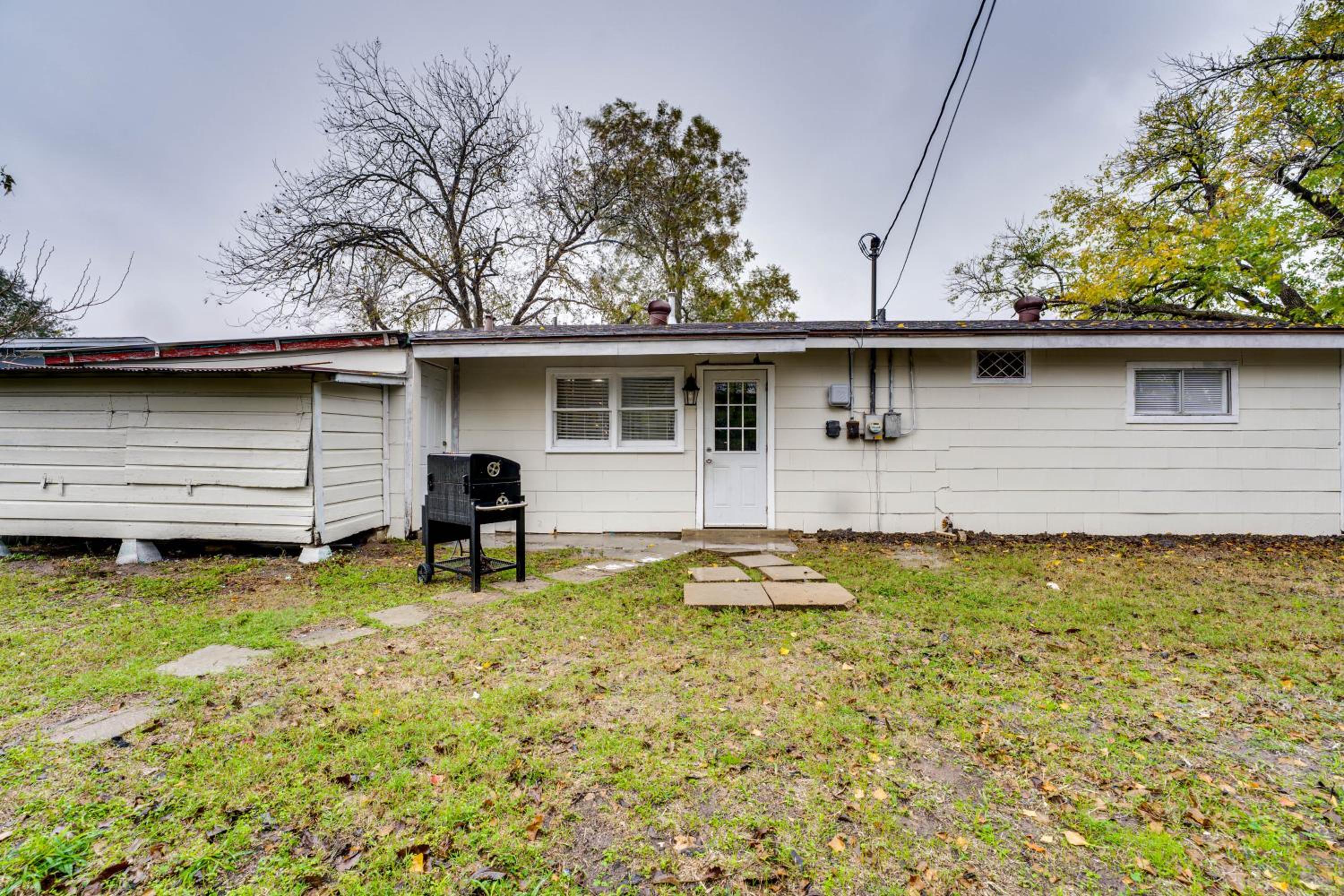 Near Wineries and Guadalupe River! Stylish Home