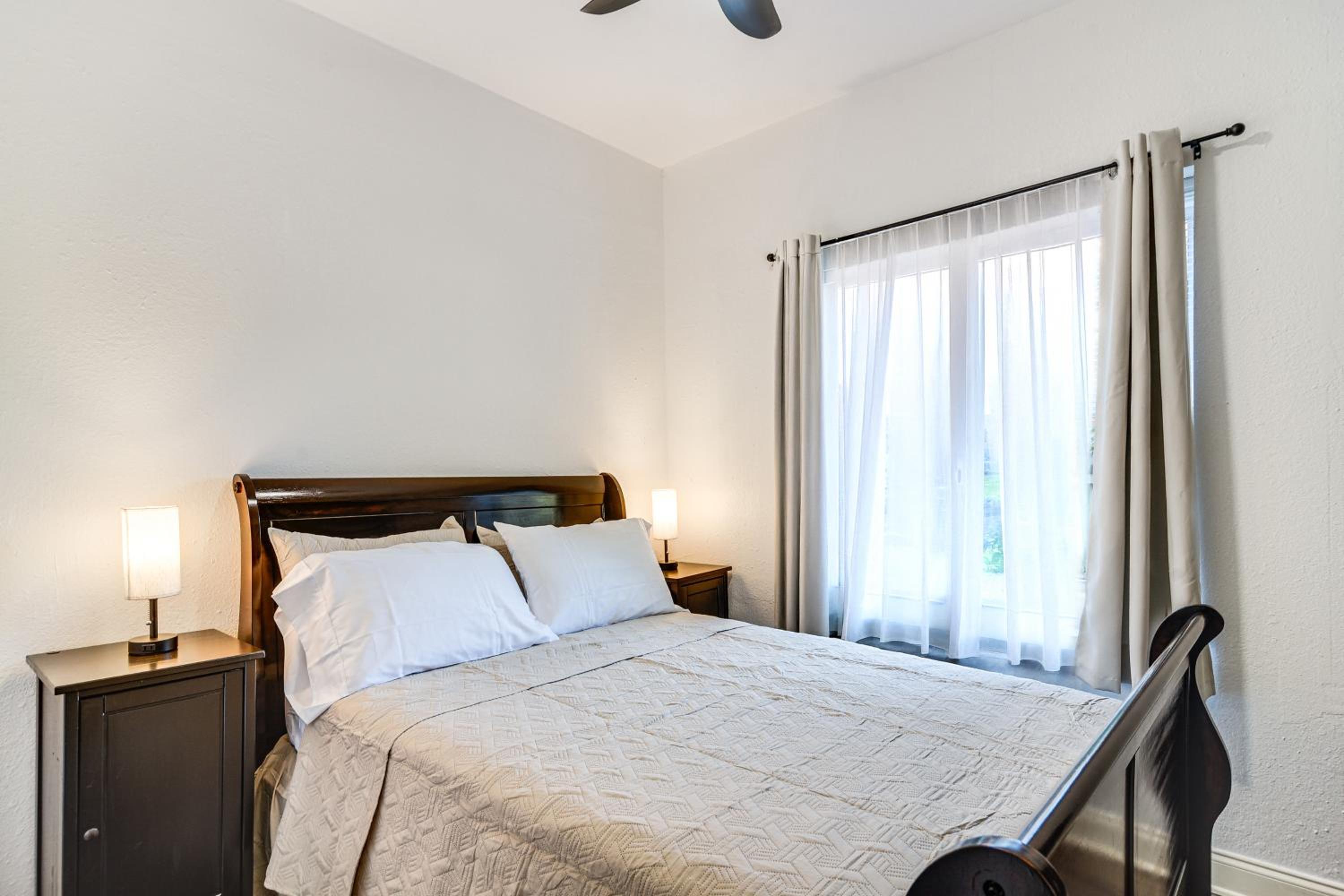 4 Mi to Dtwn St Pete! Pet-Friendly Home with Yard