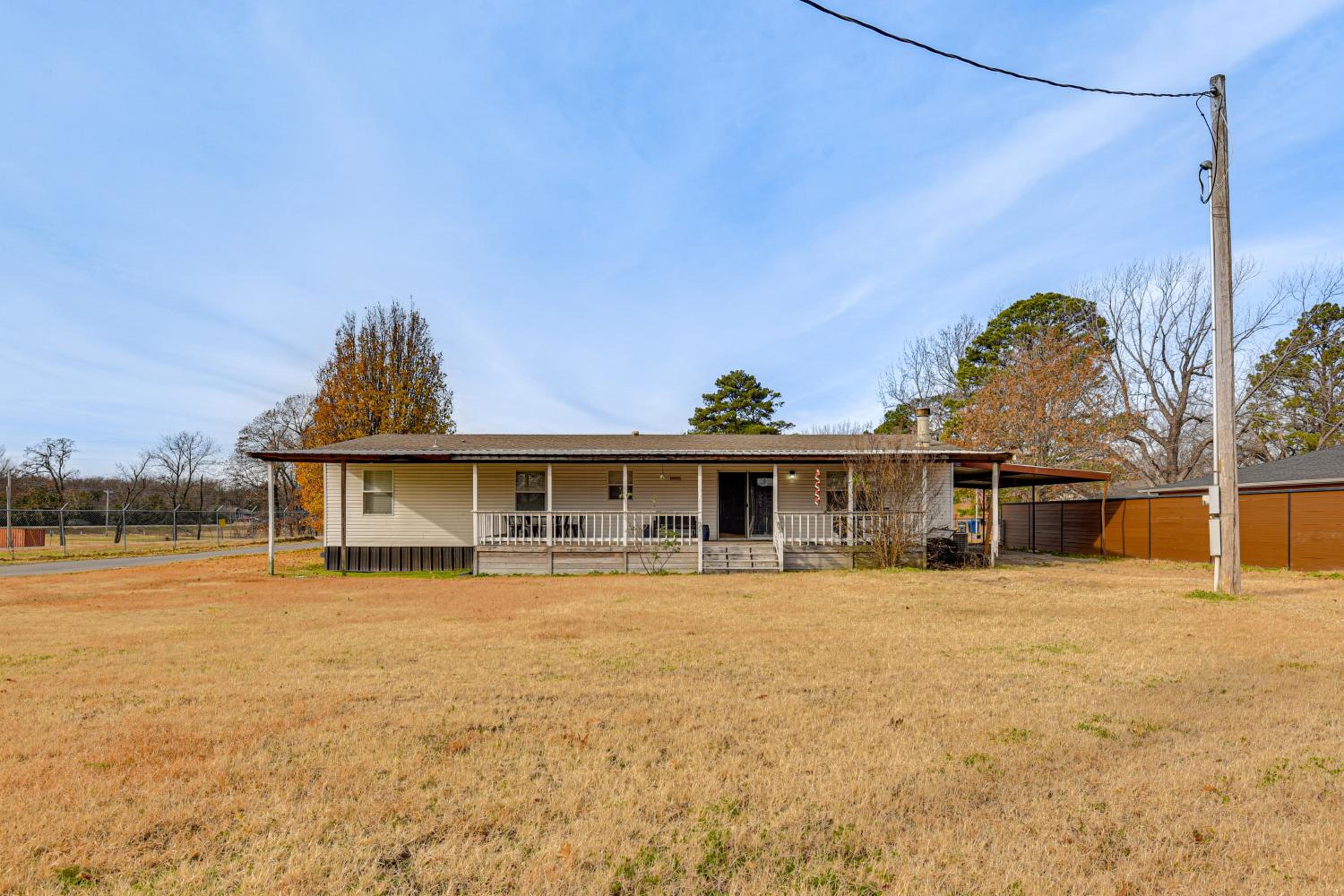Steps to Lake Eufaula Family Home with Deck and Yard