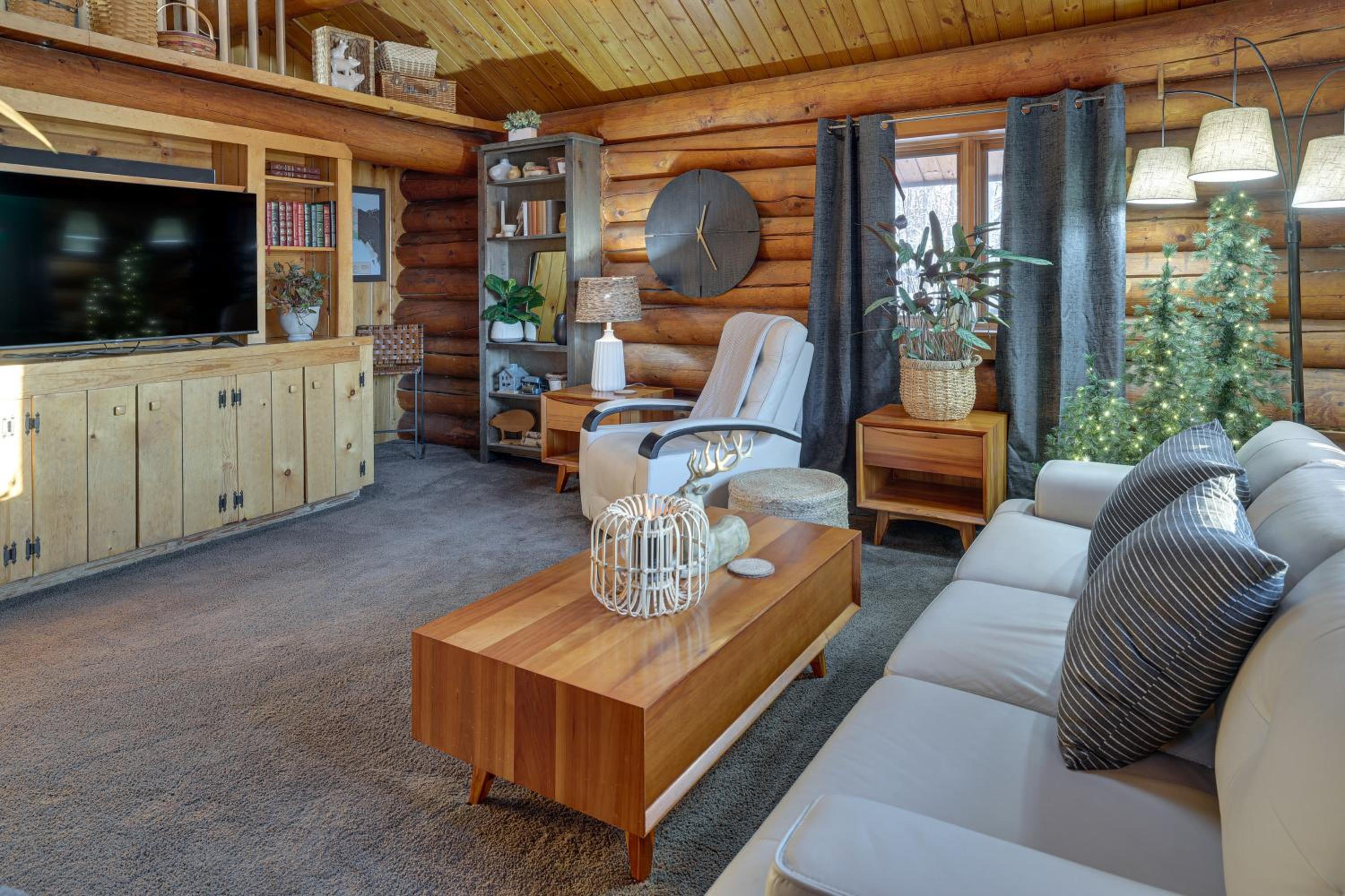 Explore Fairbanks! Authentic Log Cabin with Views