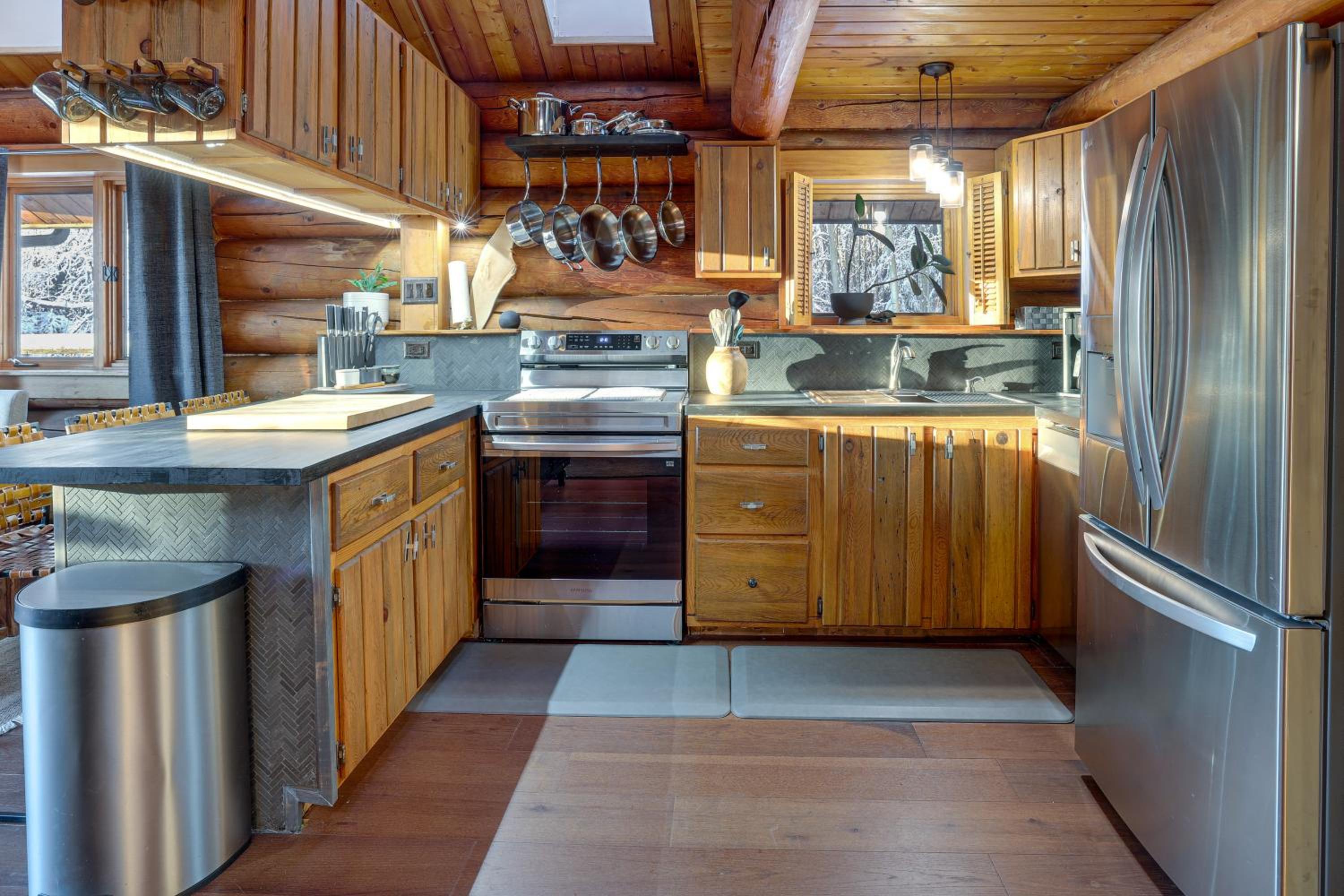 Explore Fairbanks! Authentic Log Cabin with Views
