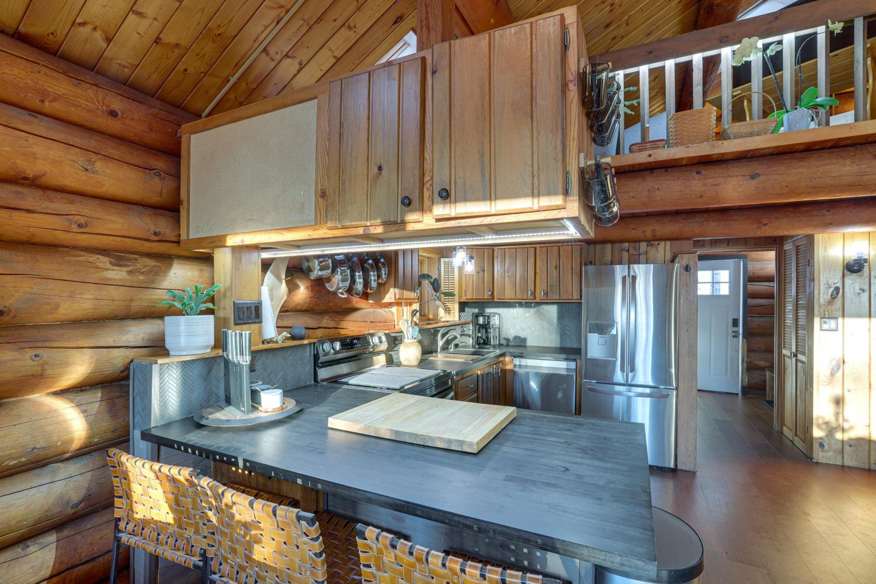 Explore Fairbanks! Authentic Log Cabin with Views