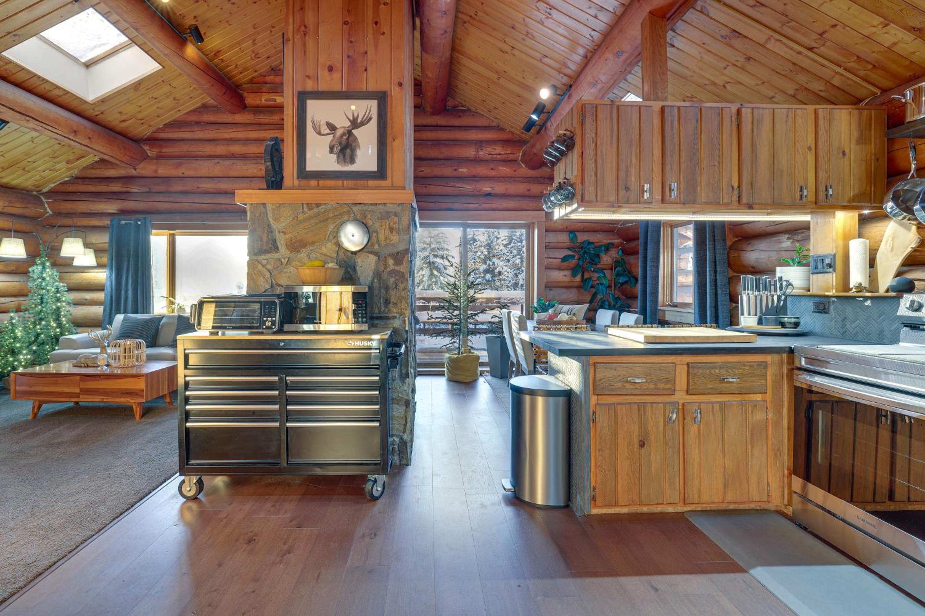Explore Fairbanks! Authentic Log Cabin with Views