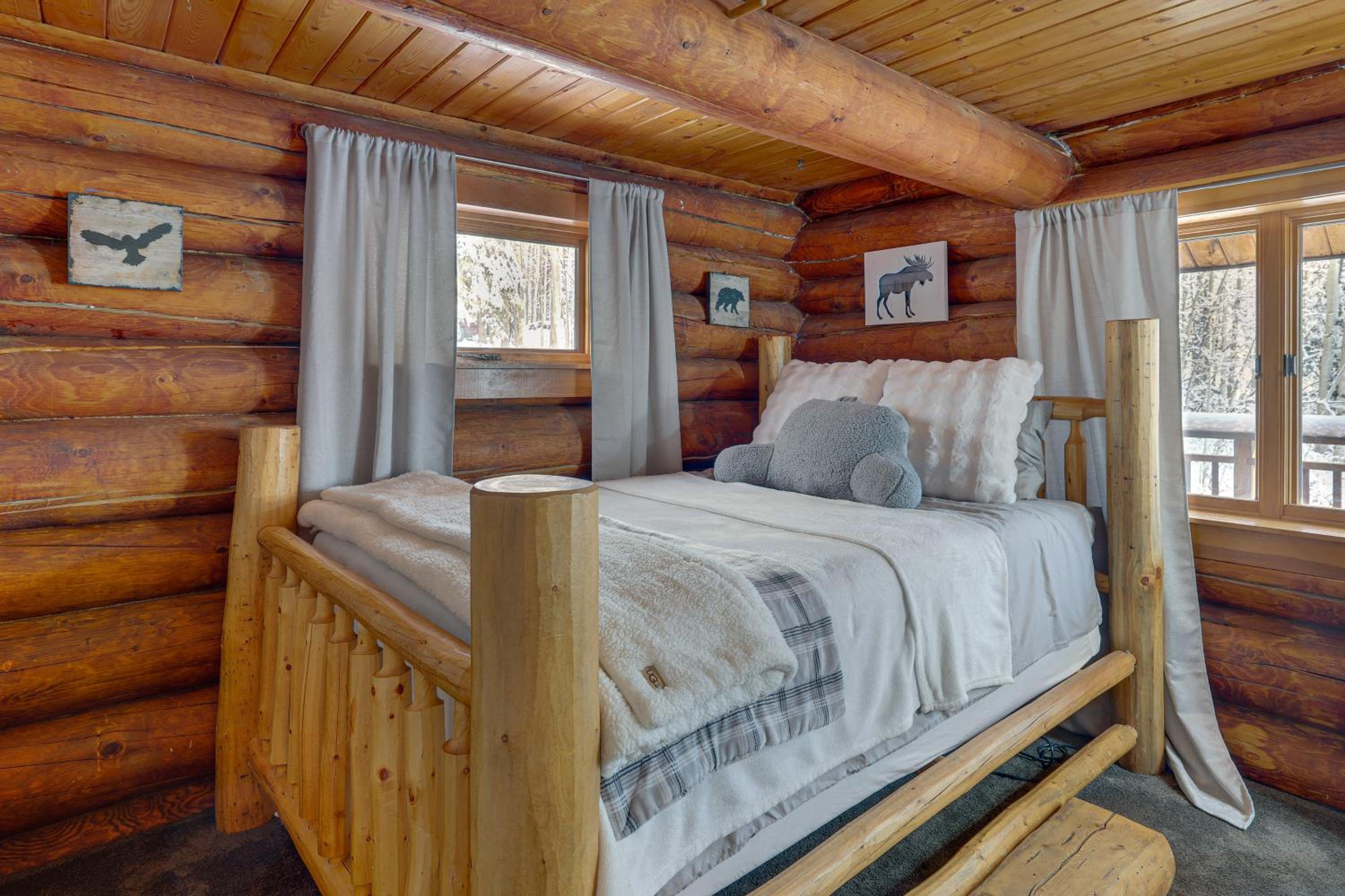 Explore Fairbanks! Authentic Log Cabin with Views