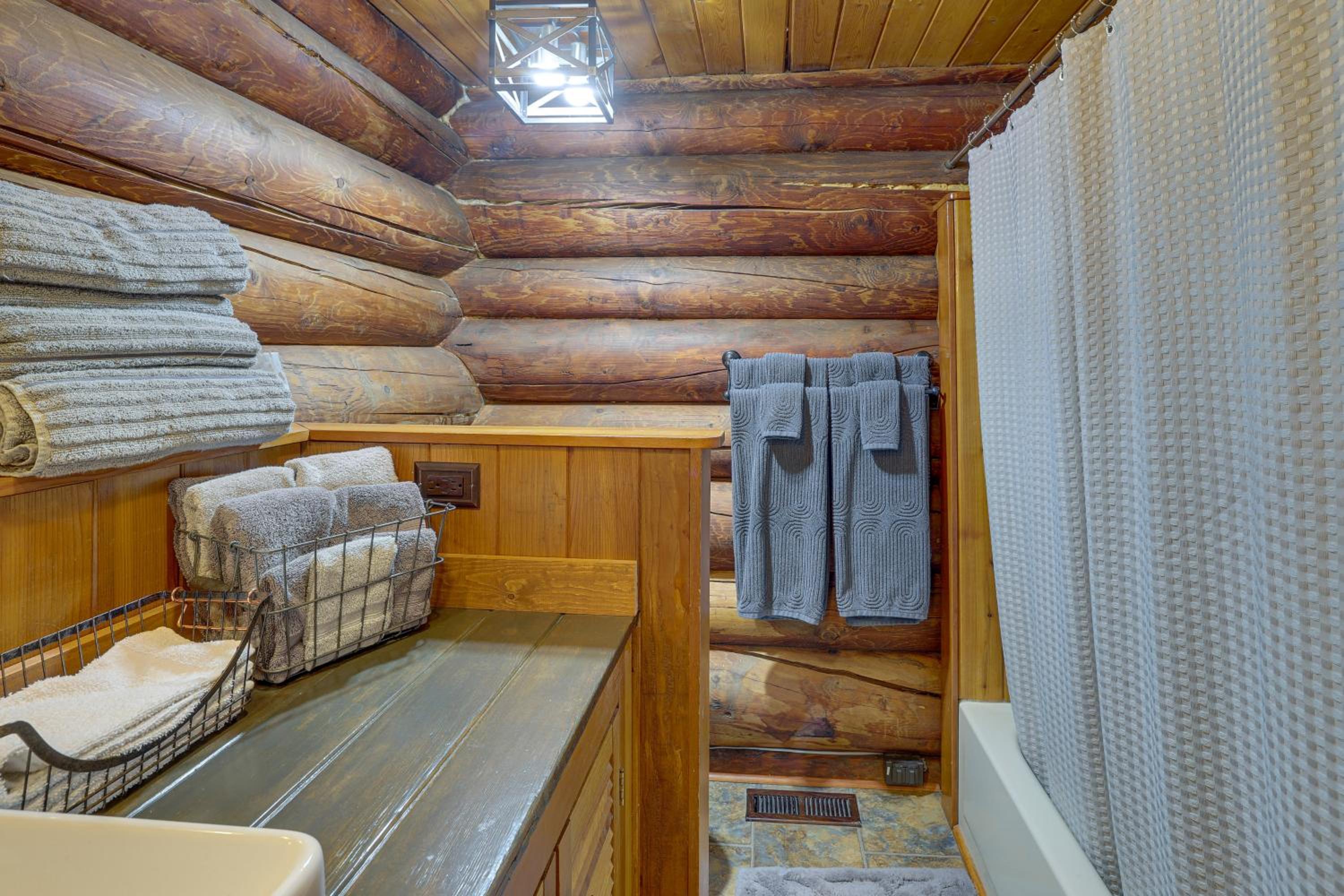Explore Fairbanks! Authentic Log Cabin with Views