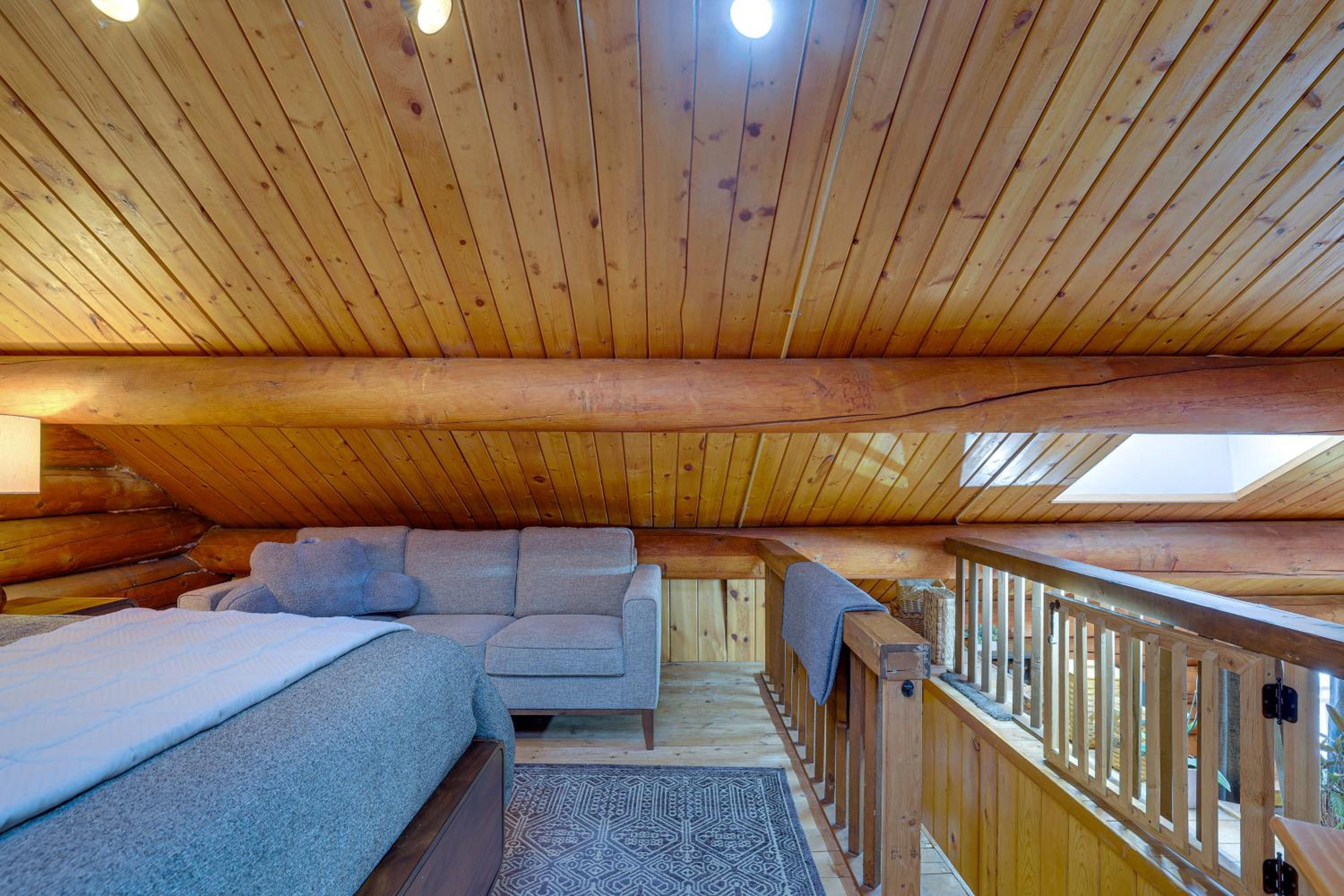 Explore Fairbanks! Authentic Log Cabin with Views