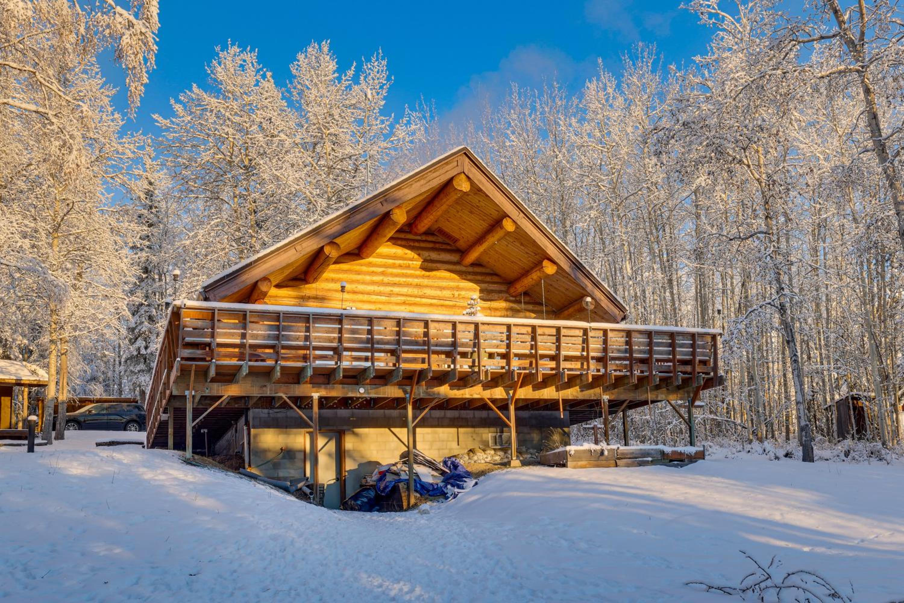 Explore Fairbanks! Authentic Log Cabin with Views
