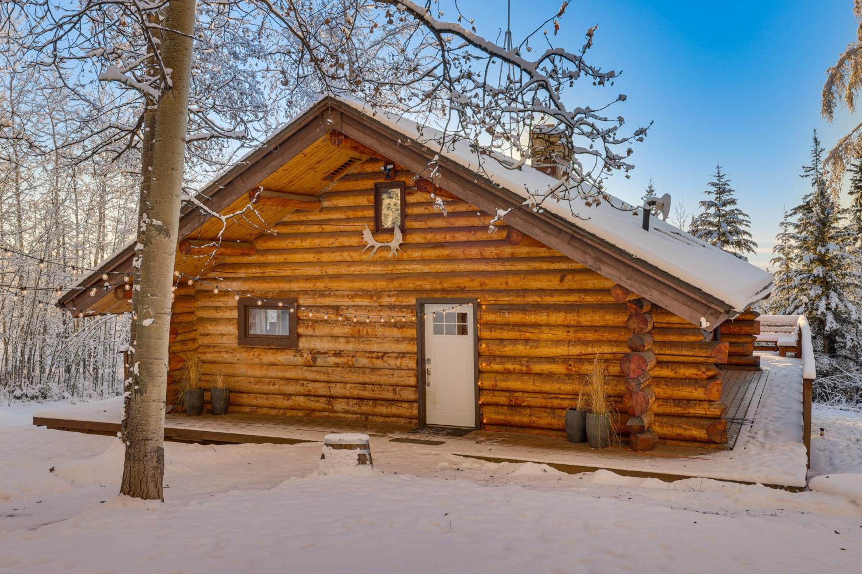 Explore Fairbanks! Authentic Log Cabin with Views