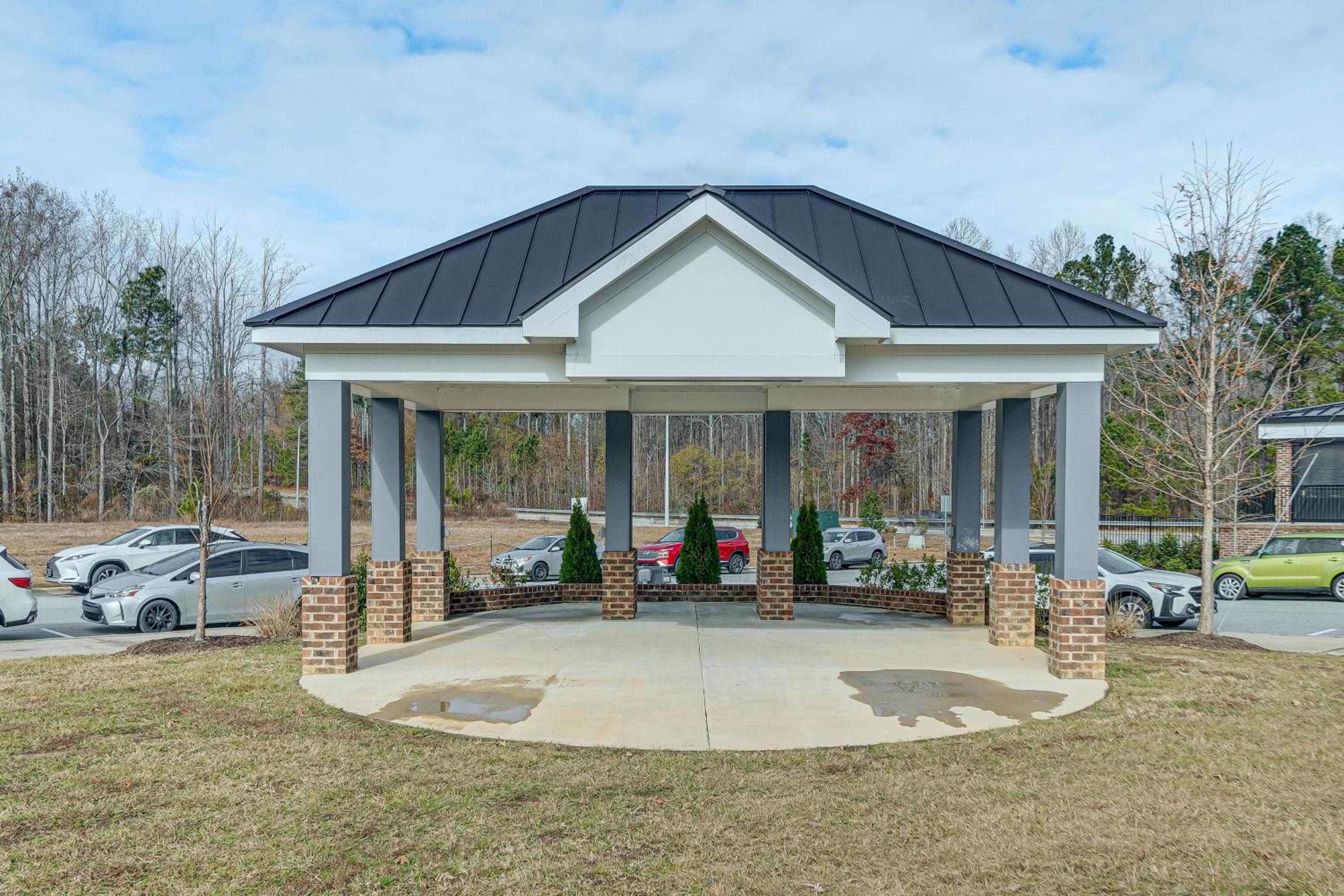 Central Condo 2 Mi to Downtown Fuquay-Varina