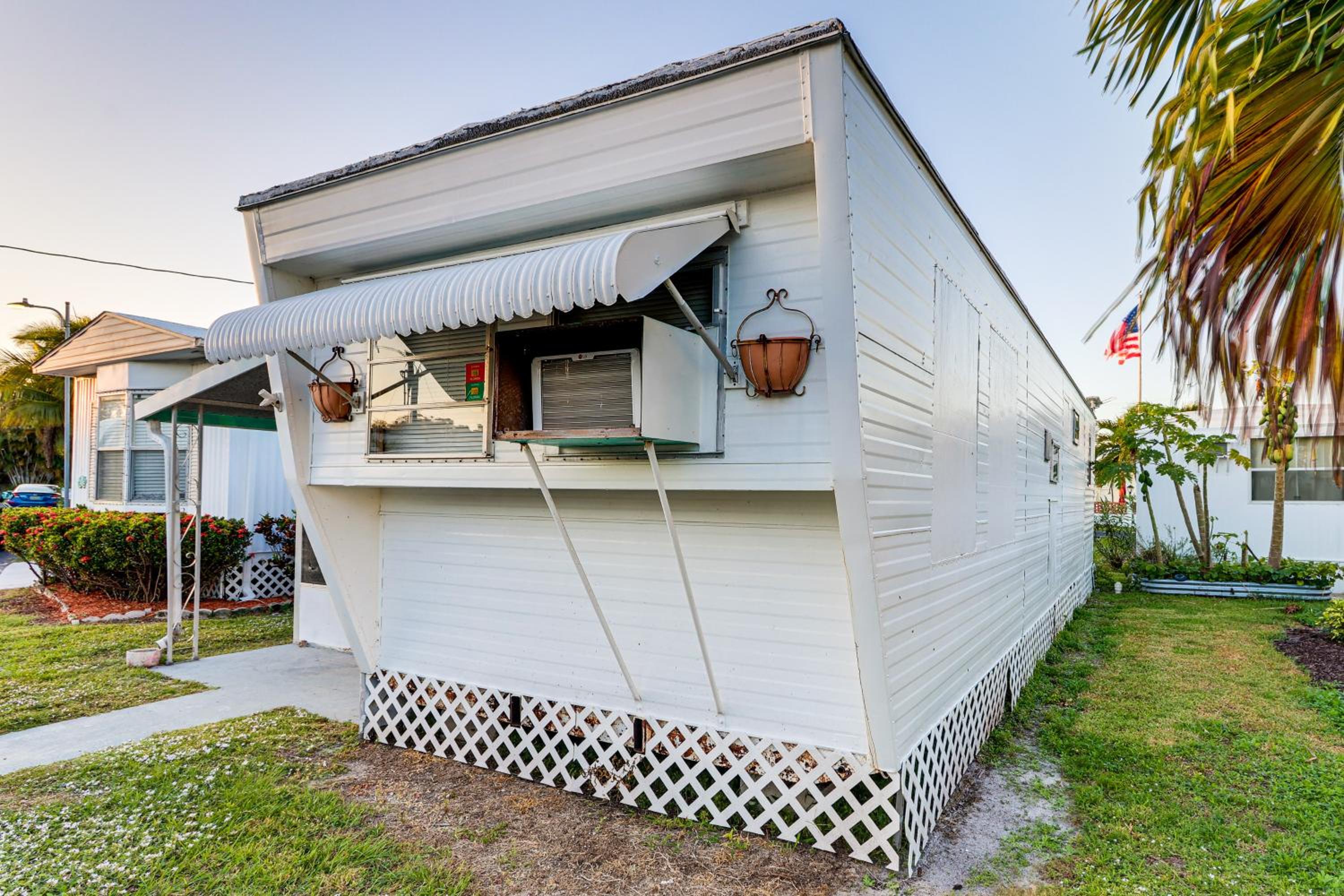 3 Mi to Ocean Vero Beach Home with Pool Access!