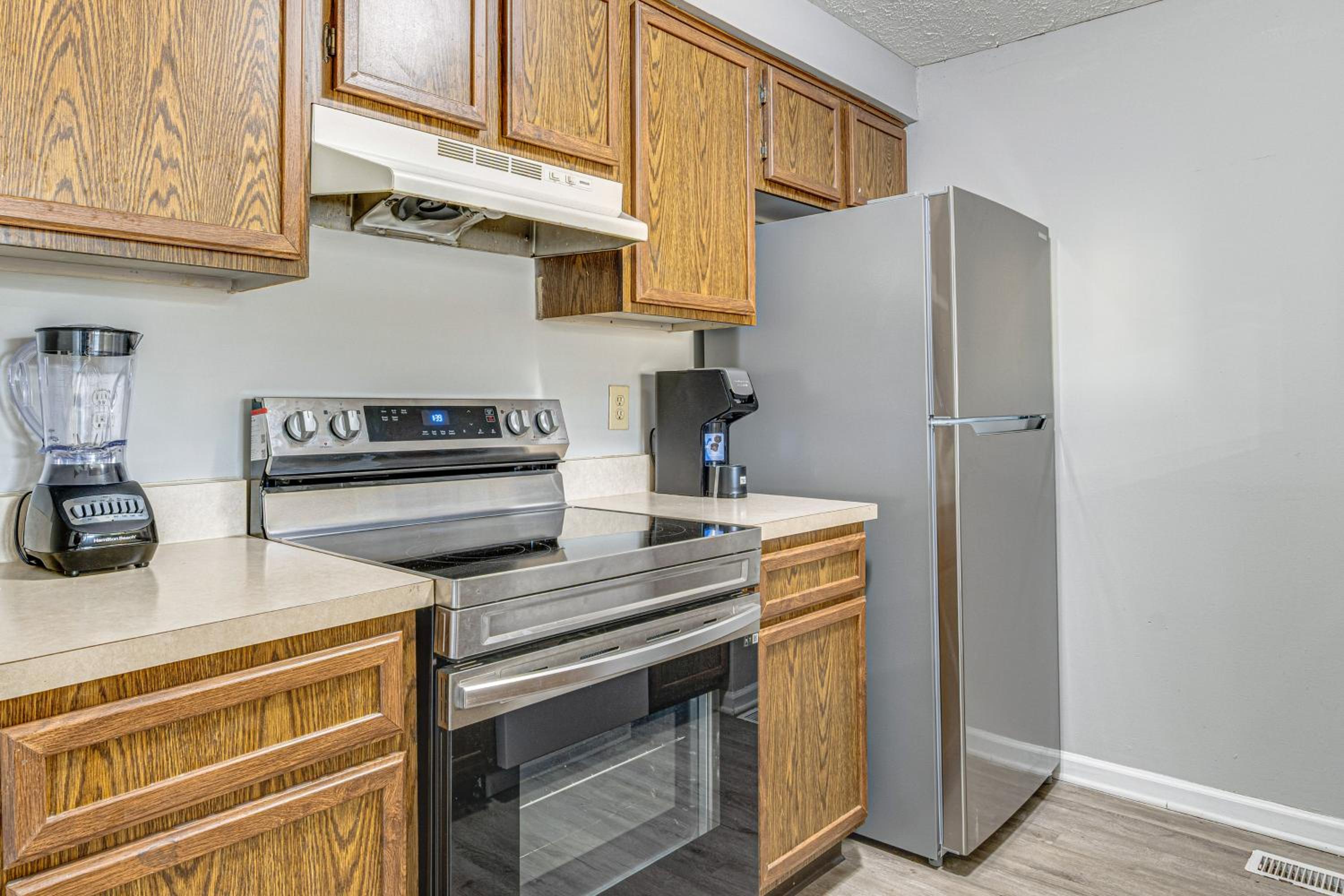 2 Mi to Castleton Square Mall! Quaint Condo