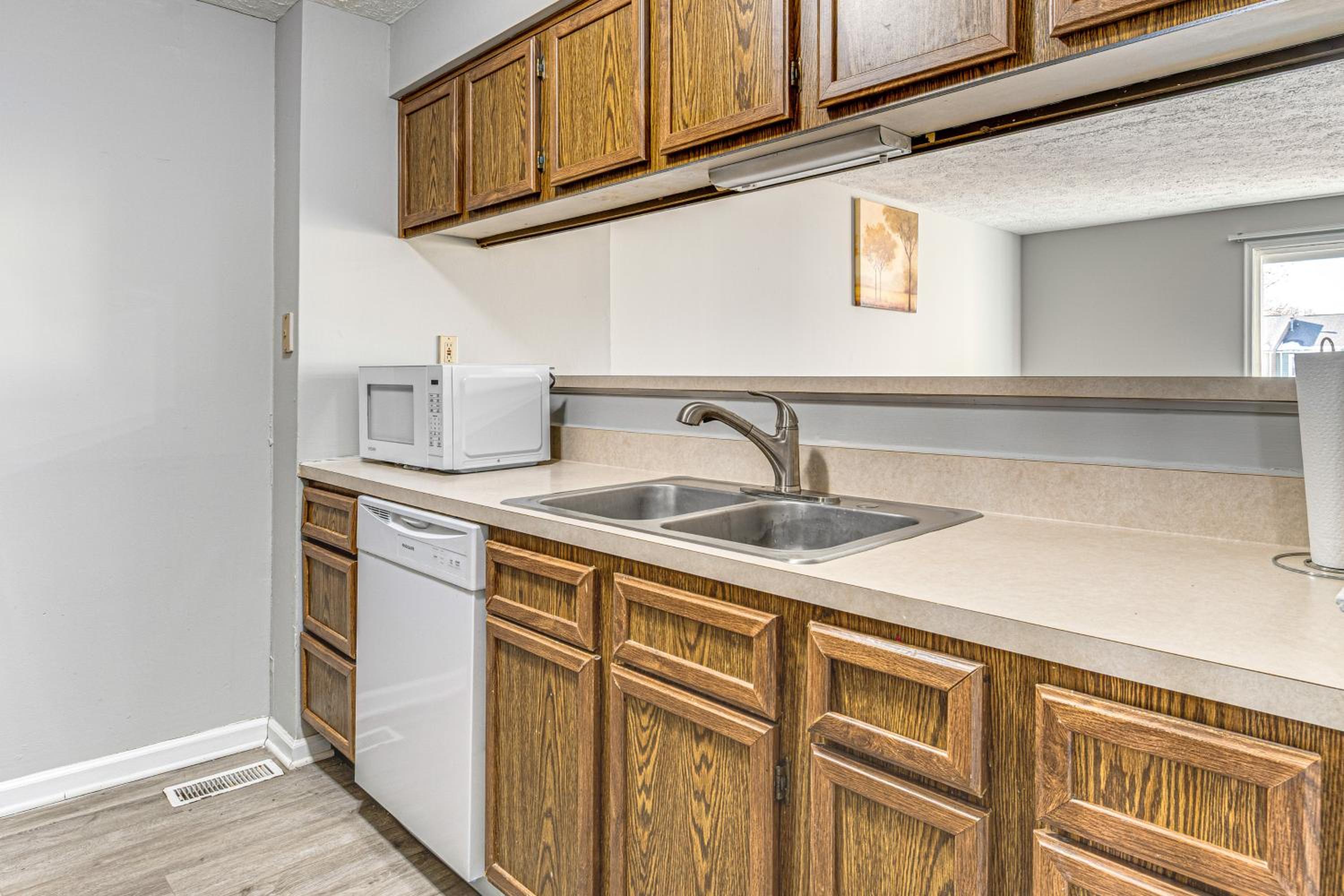2 Mi to Castleton Square Mall! Quaint Condo