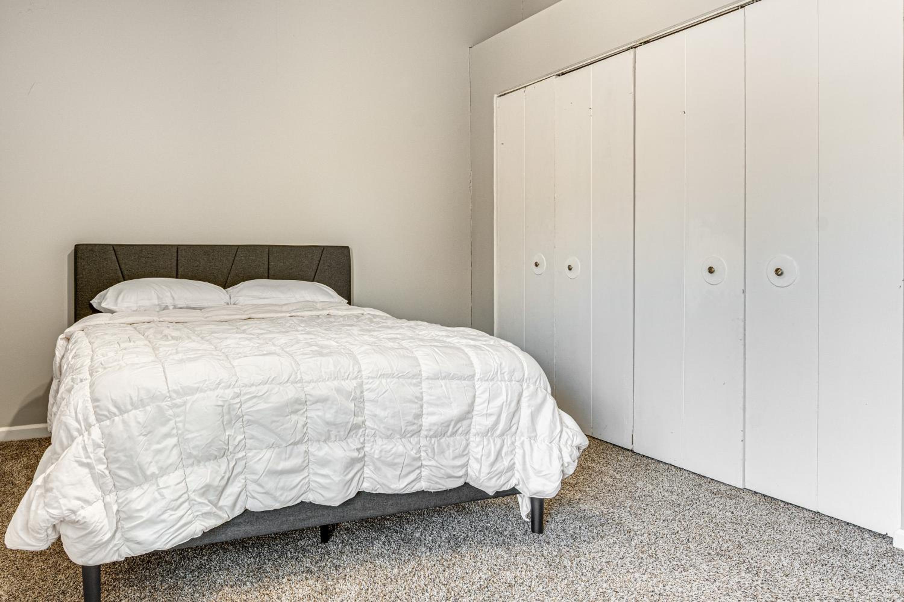 2 Mi to Castleton Square Mall! Quaint Condo