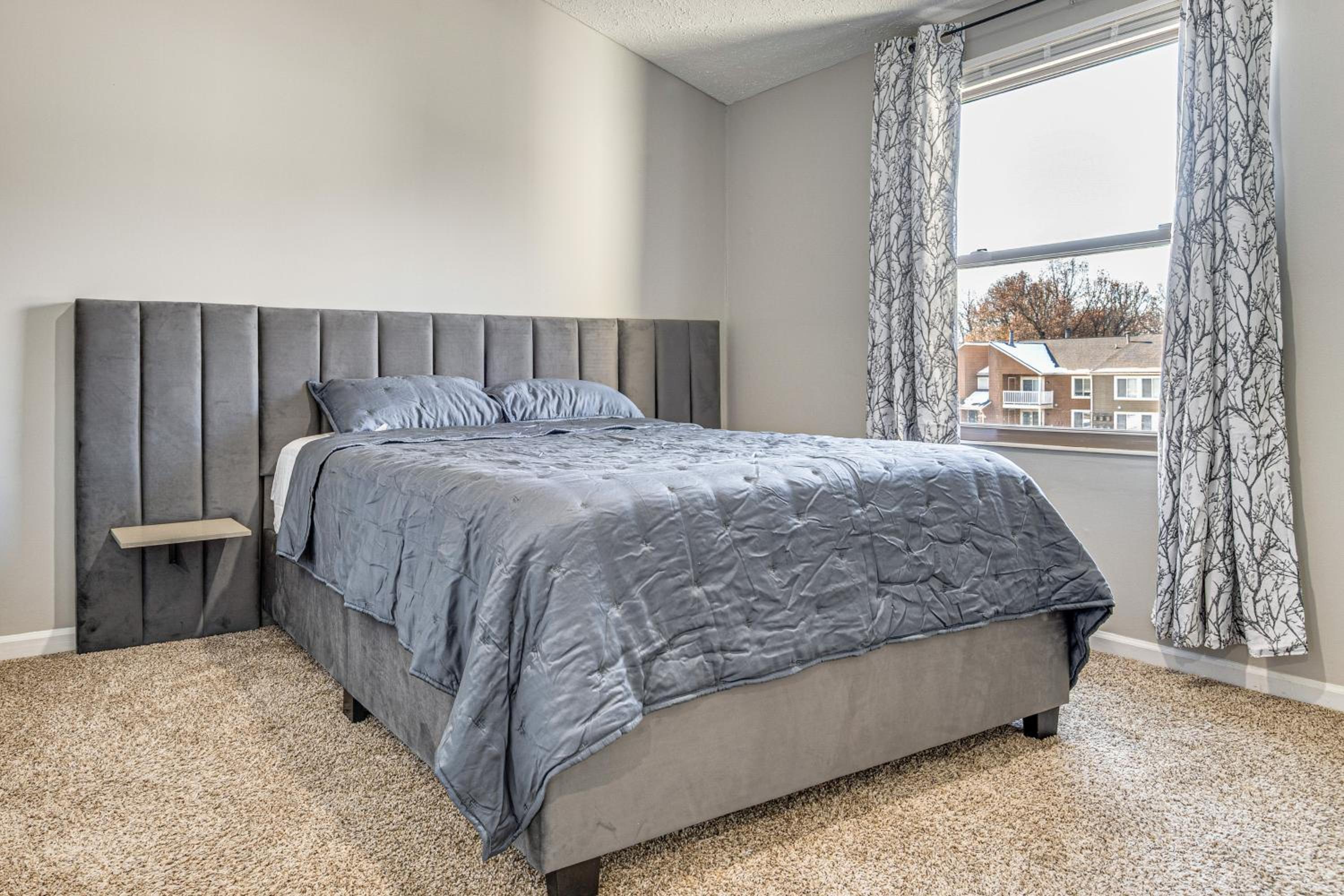2 Mi to Castleton Square Mall! Quaint Condo