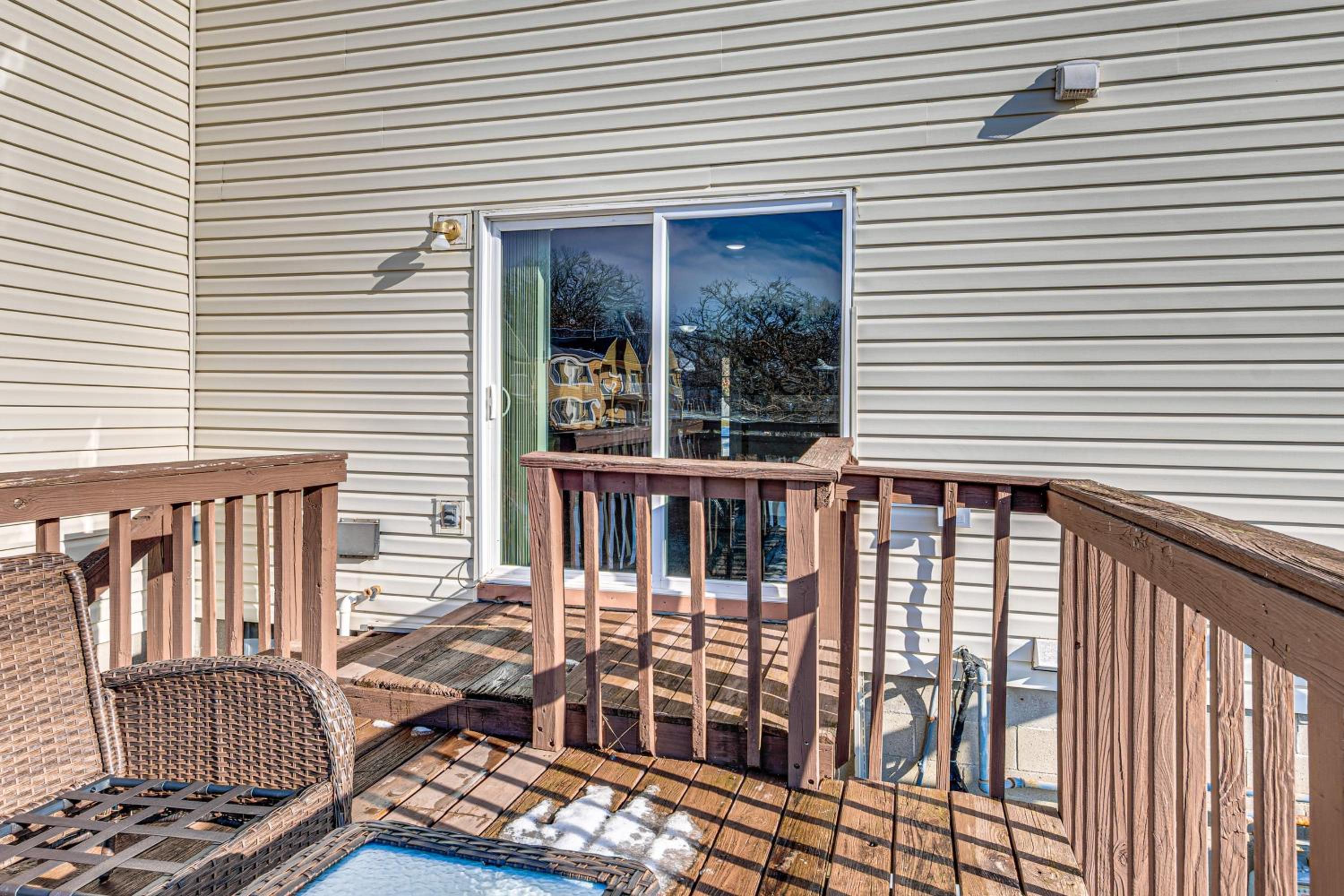 2 Mi to Castleton Square Mall! Quaint Condo