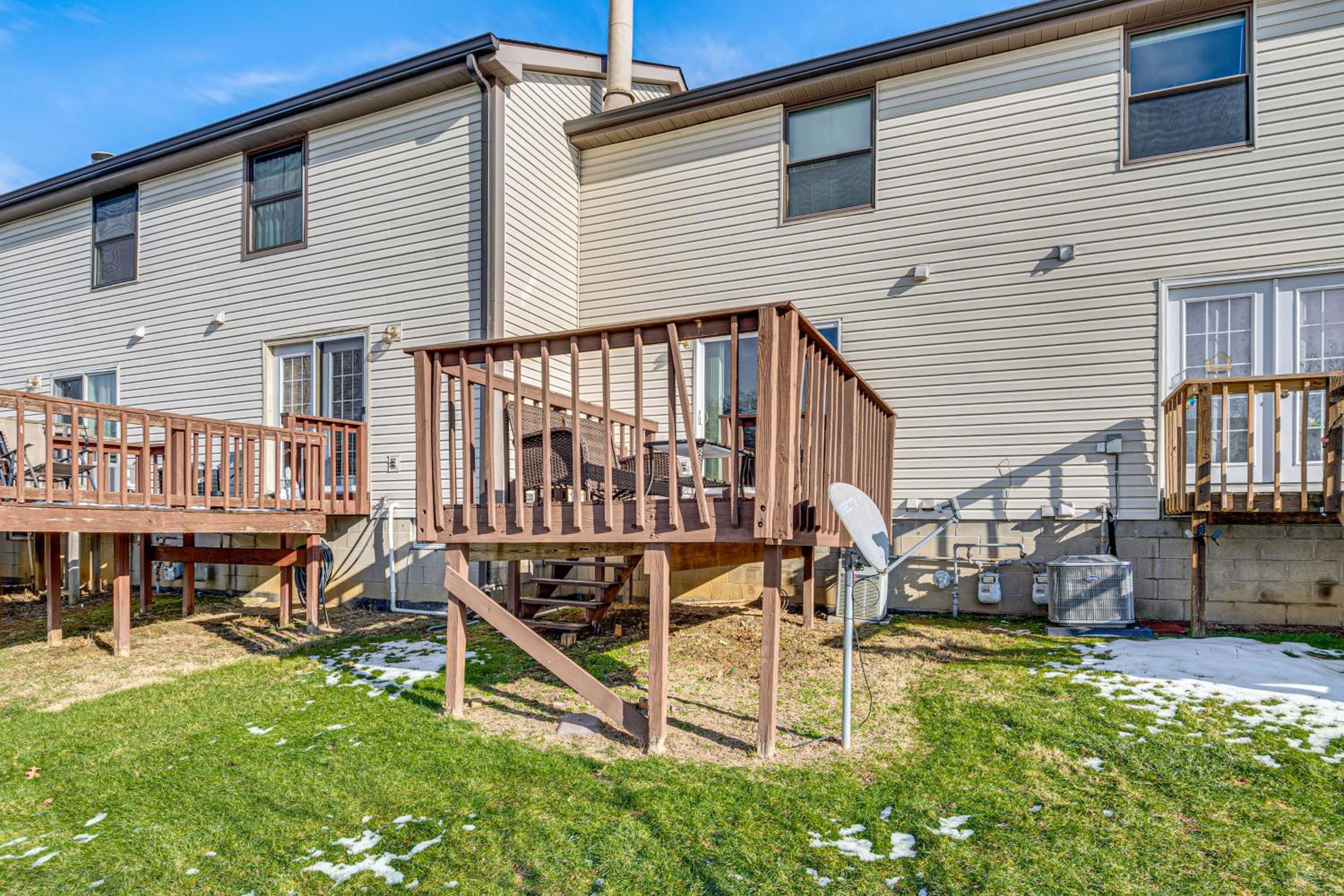 2 Mi to Castleton Square Mall! Quaint Condo
