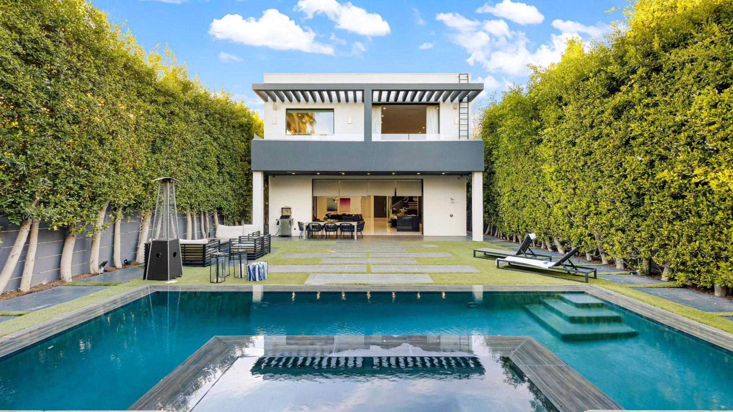 Private LA Retreat w Pool Hot Tub Fire Pit Near Melrose Ave The Martel House by AvantStay