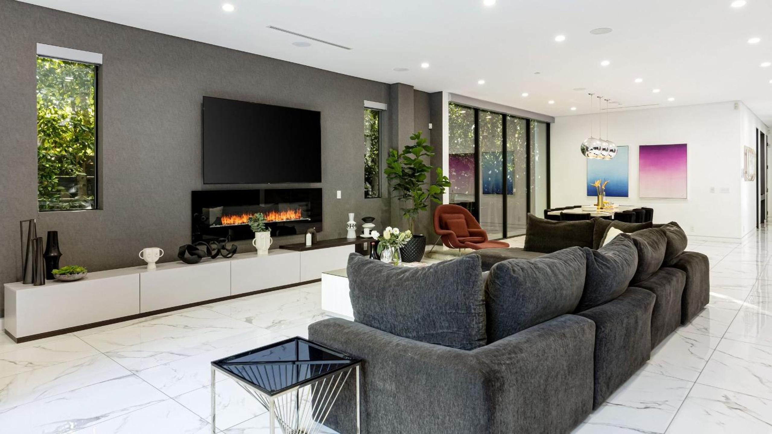 Private LA Retreat w Pool Hot Tub Fire Pit Near Melrose Ave The Martel House by AvantStay