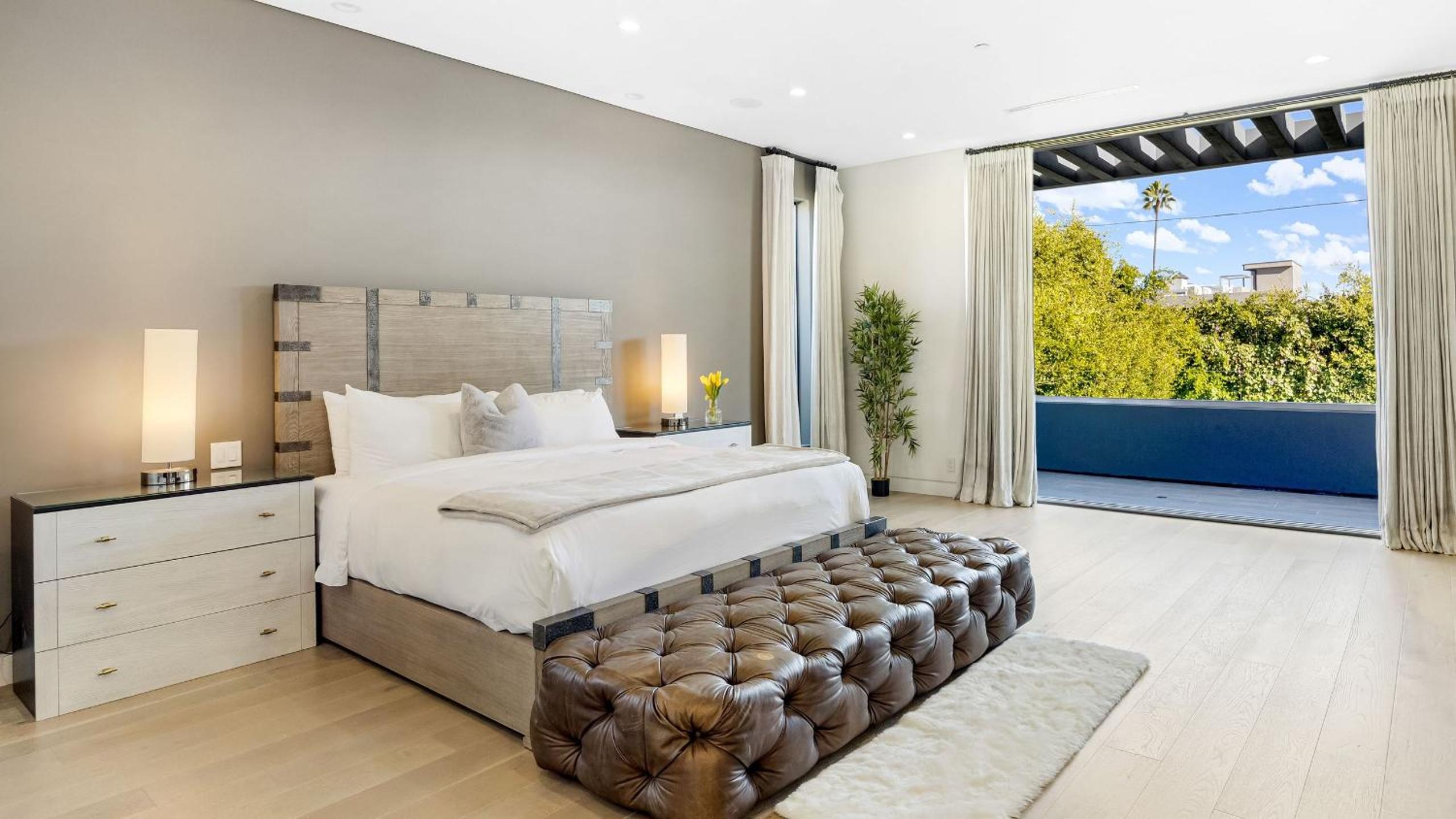 Private LA Retreat w Pool Hot Tub Fire Pit Near Melrose Ave The Martel House by AvantStay