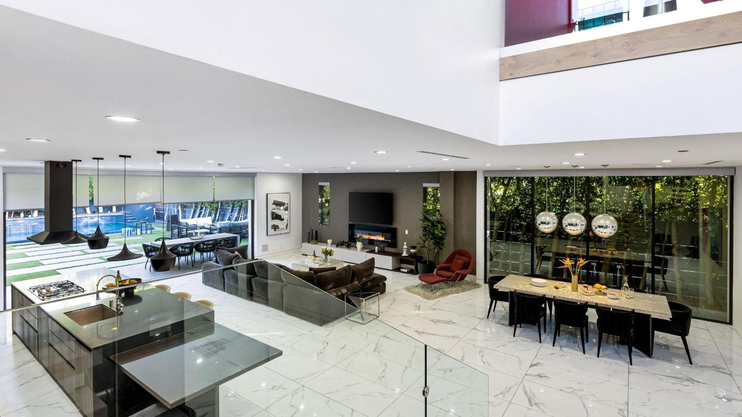 Private LA Retreat w Pool Hot Tub Fire Pit Near Melrose Ave The Martel House by AvantStay