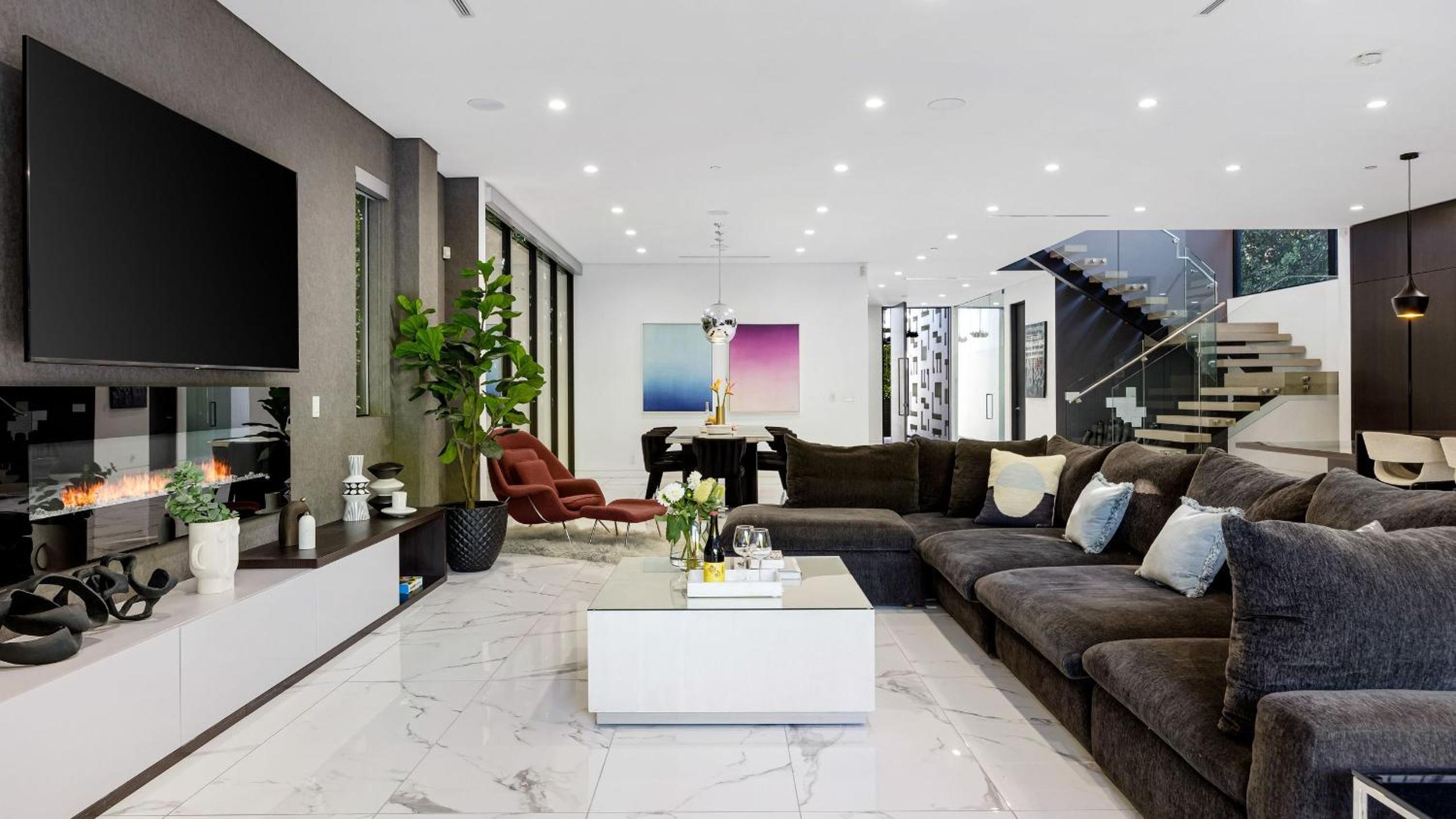 Private LA Retreat w Pool Hot Tub Fire Pit Near Melrose Ave The Martel House by AvantStay