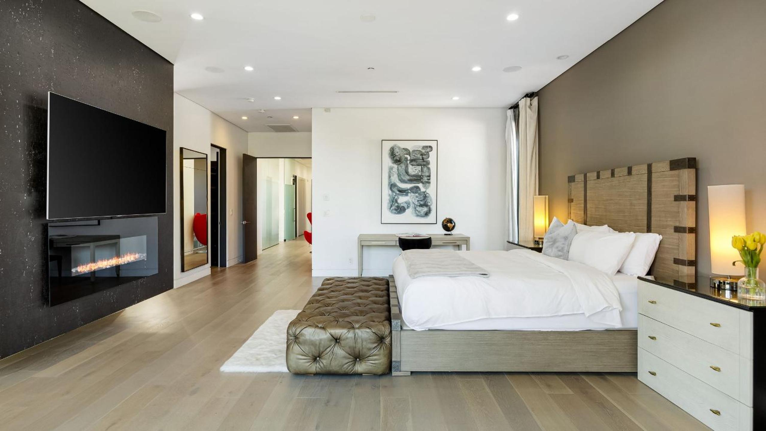 Private LA Retreat w Pool Hot Tub Fire Pit Near Melrose Ave The Martel House by AvantStay