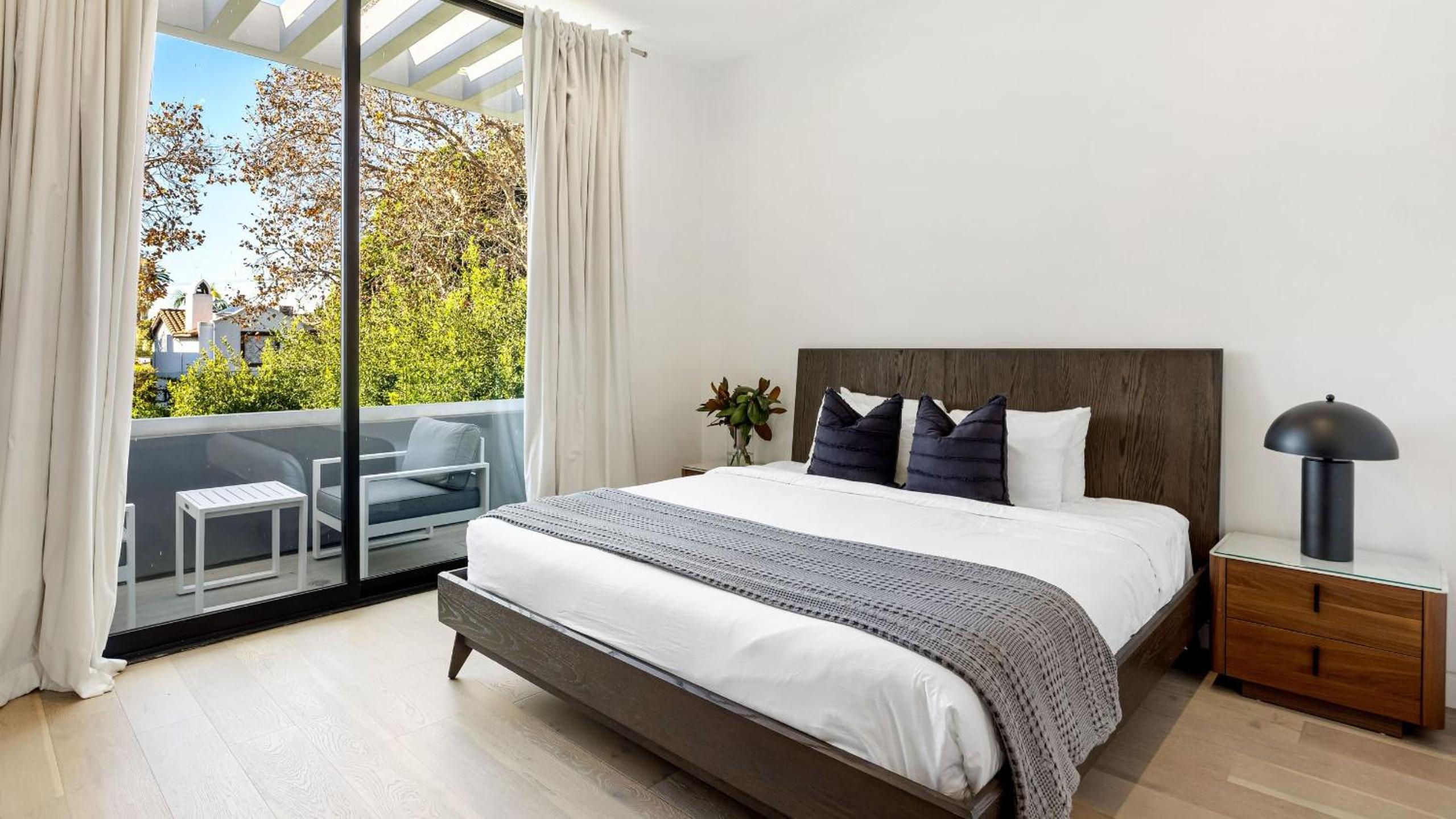 Private LA Retreat w Pool Hot Tub Fire Pit Near Melrose Ave The Martel House by AvantStay