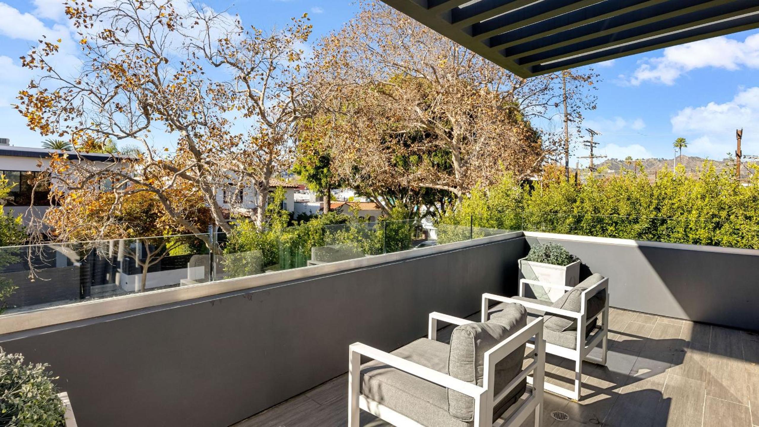 Private LA Retreat w Pool Hot Tub Fire Pit Near Melrose Ave The Martel House by AvantStay