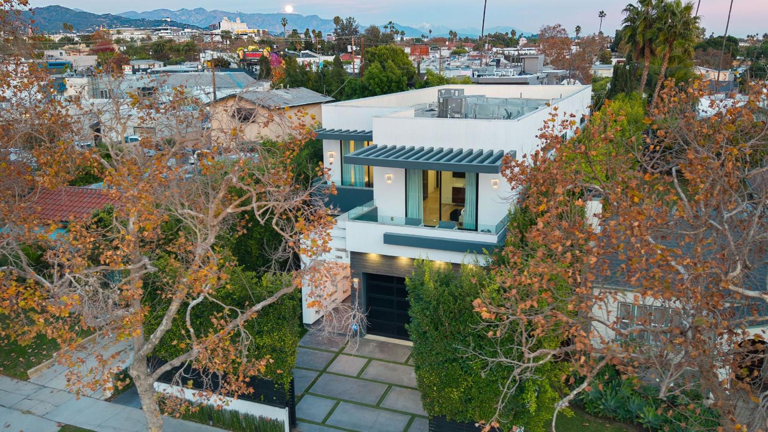 Private LA Retreat w Pool Hot Tub Fire Pit Near Melrose Ave The Martel House by AvantStay