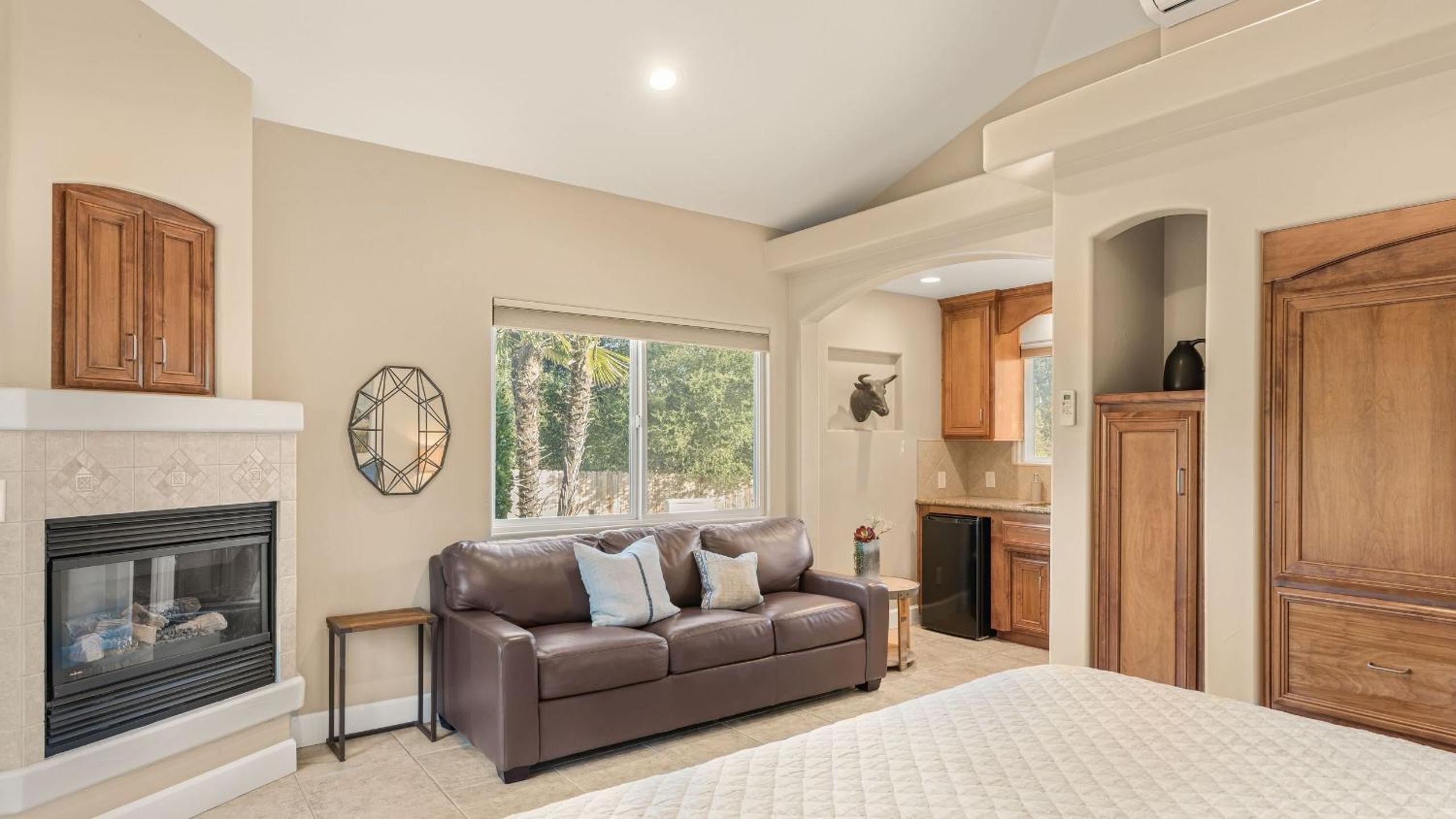 Ten-Acre Wine Country Estate Near Paso Robles w Pool Views El Pomar Estate by AvantStay