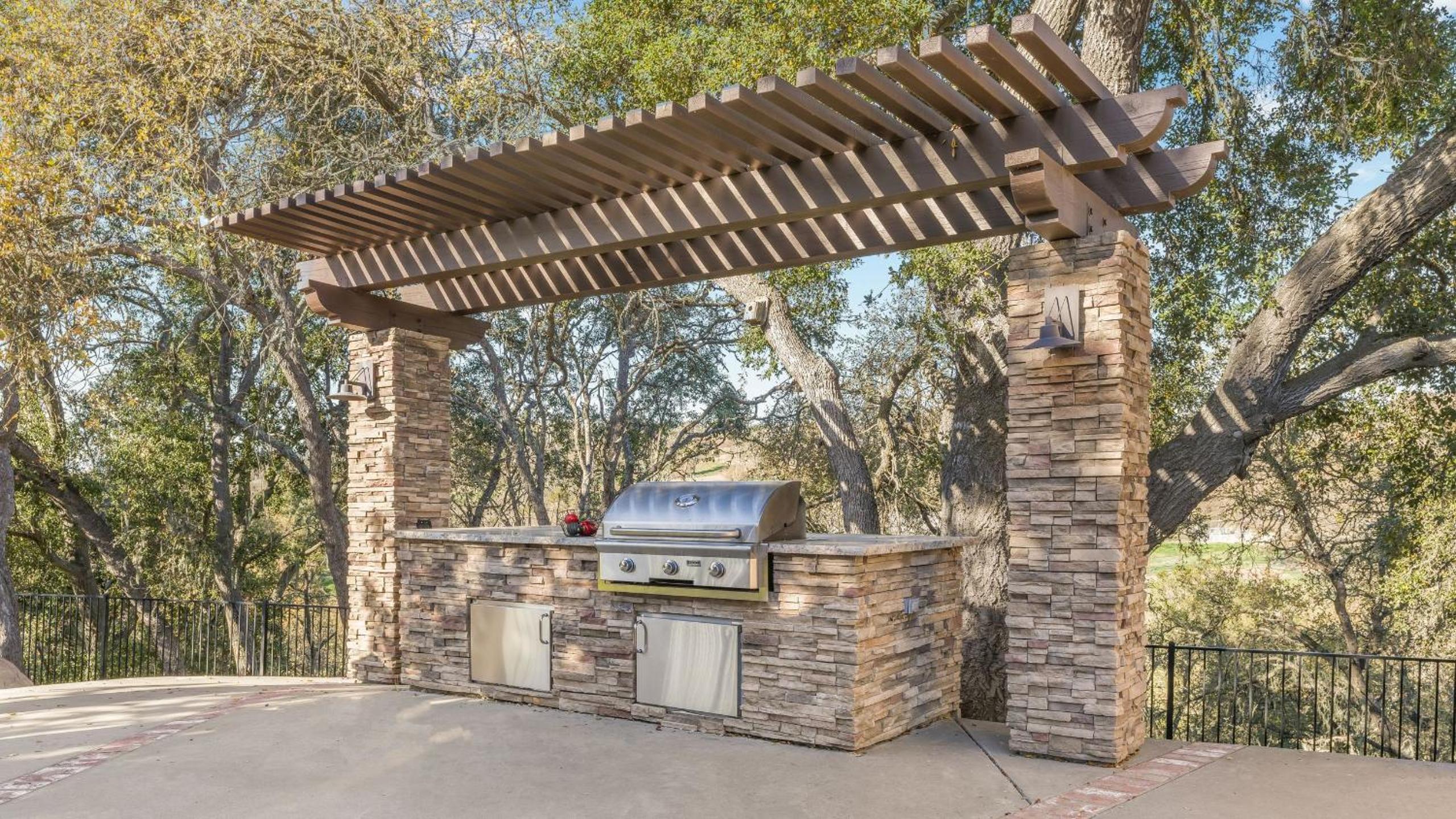 Ten-Acre Wine Country Estate Near Paso Robles w Pool Views El Pomar Estate by AvantStay