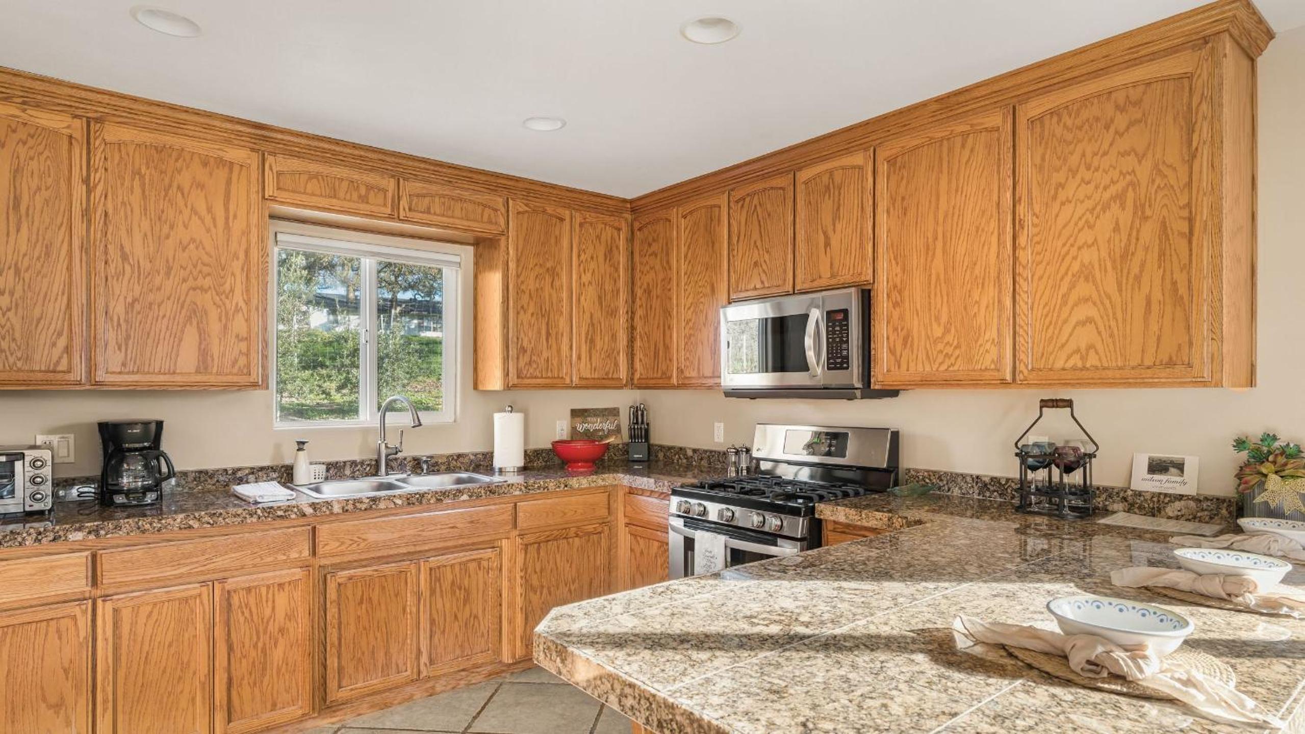 Ten-Acre Wine Country Estate Near Paso Robles w Pool Views El Pomar Estate by AvantStay