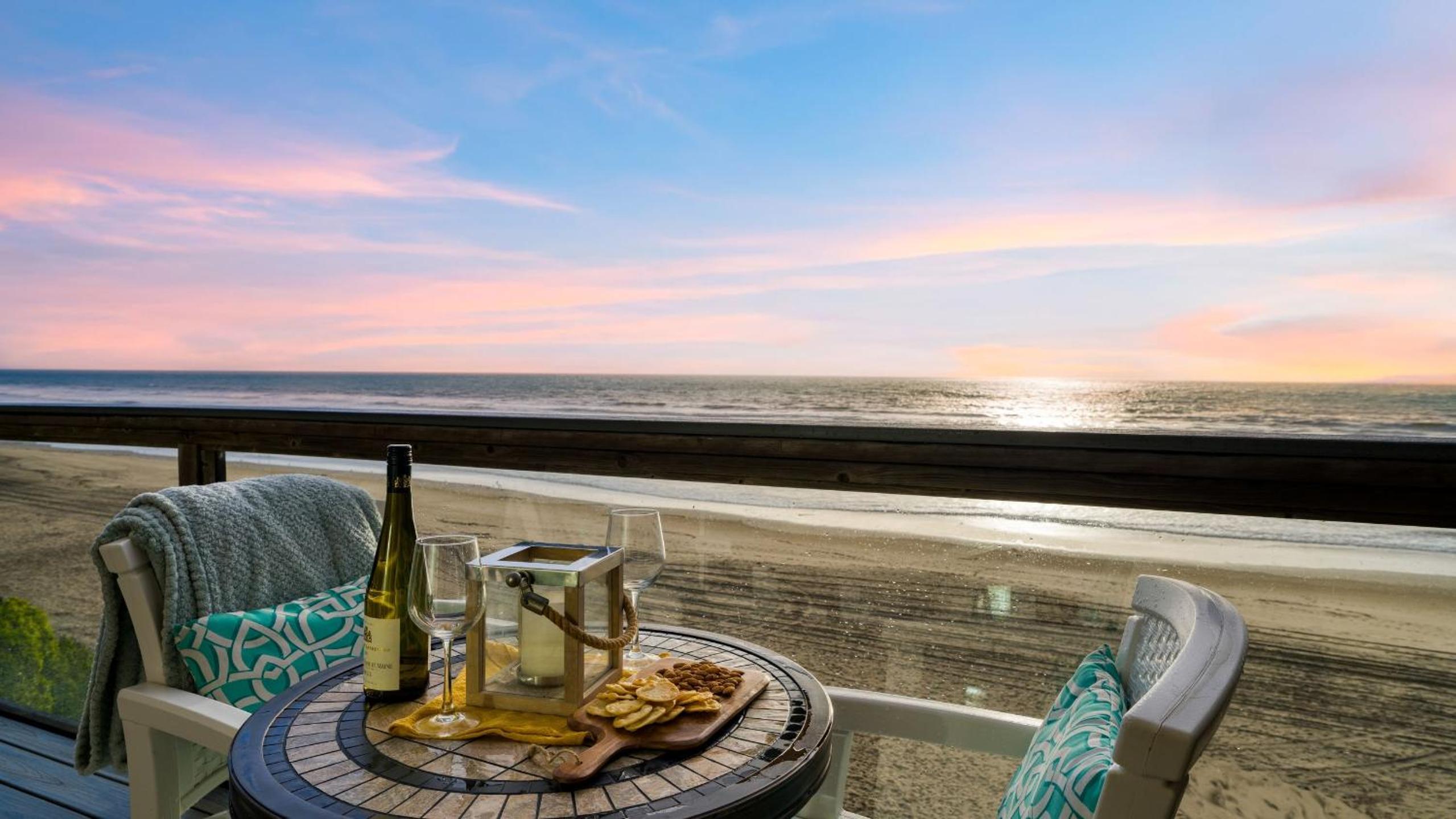 Oceanfront La Selva Beach Home w Fireplace Views Direct Beach Access Sand Castle by AvantStay