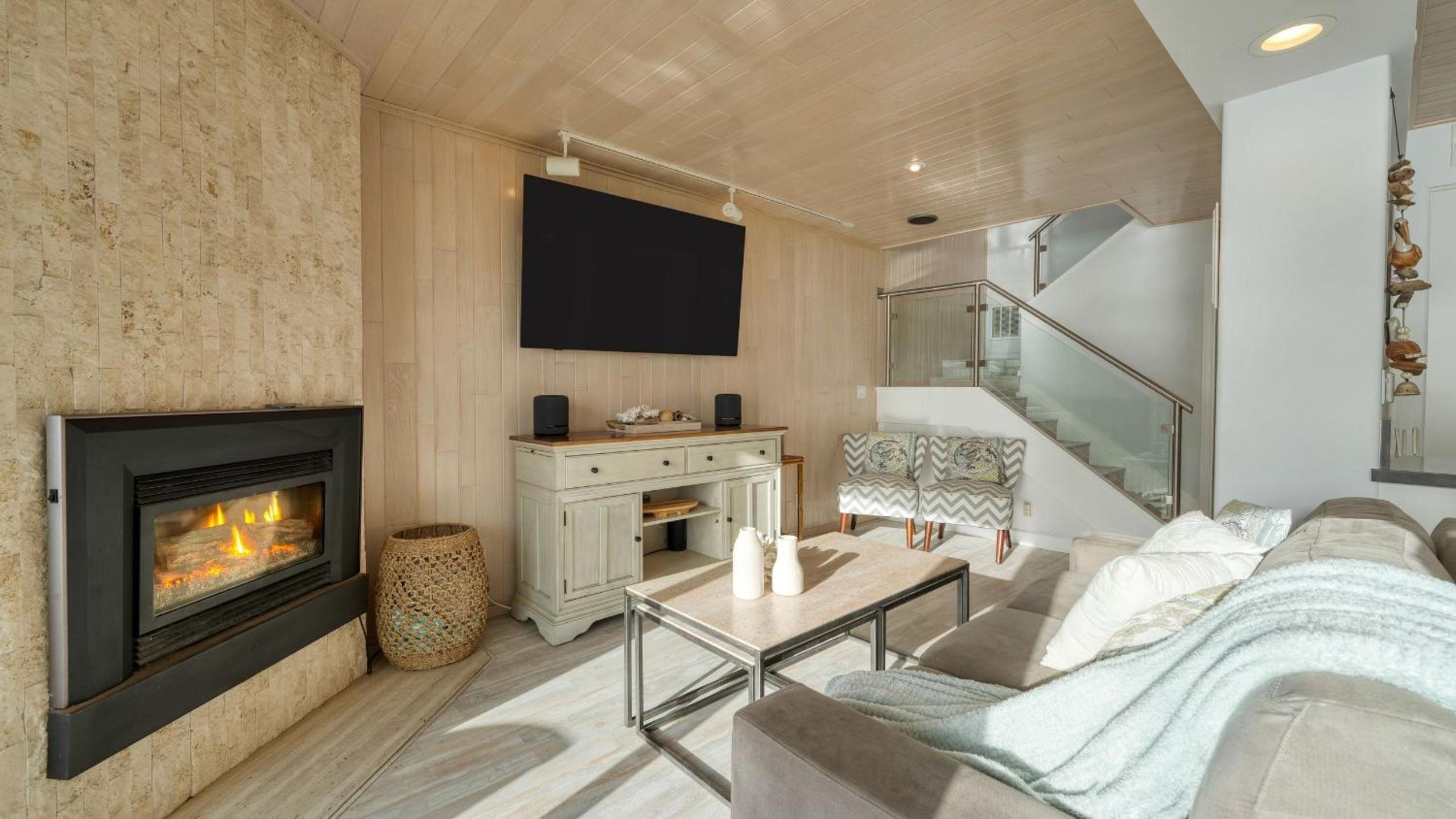 Oceanfront La Selva Beach Home w Fireplace Views Direct Beach Access Sand Castle by AvantStay