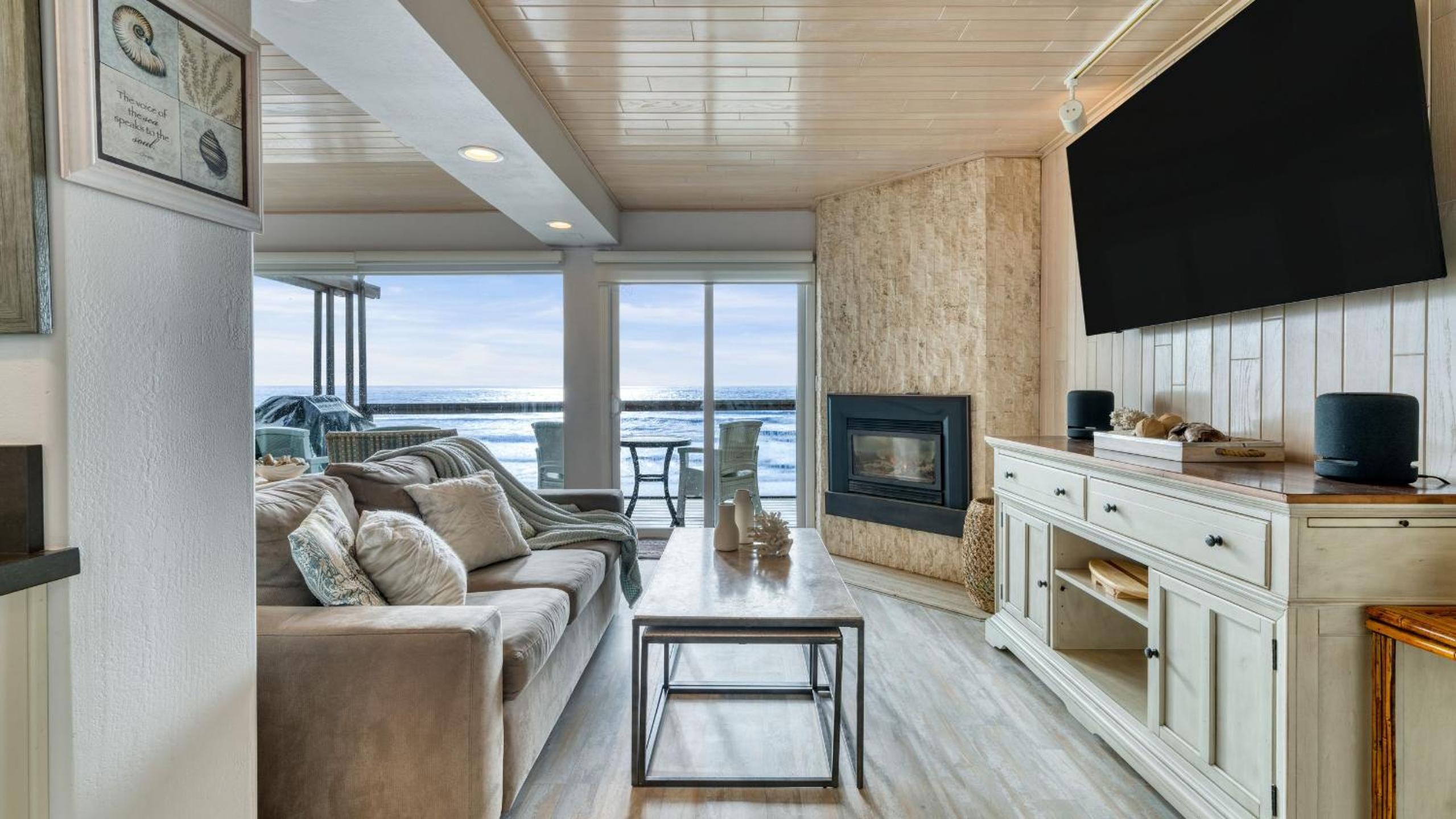 Oceanfront La Selva Beach Home w Fireplace Views Direct Beach Access Sand Castle by AvantStay