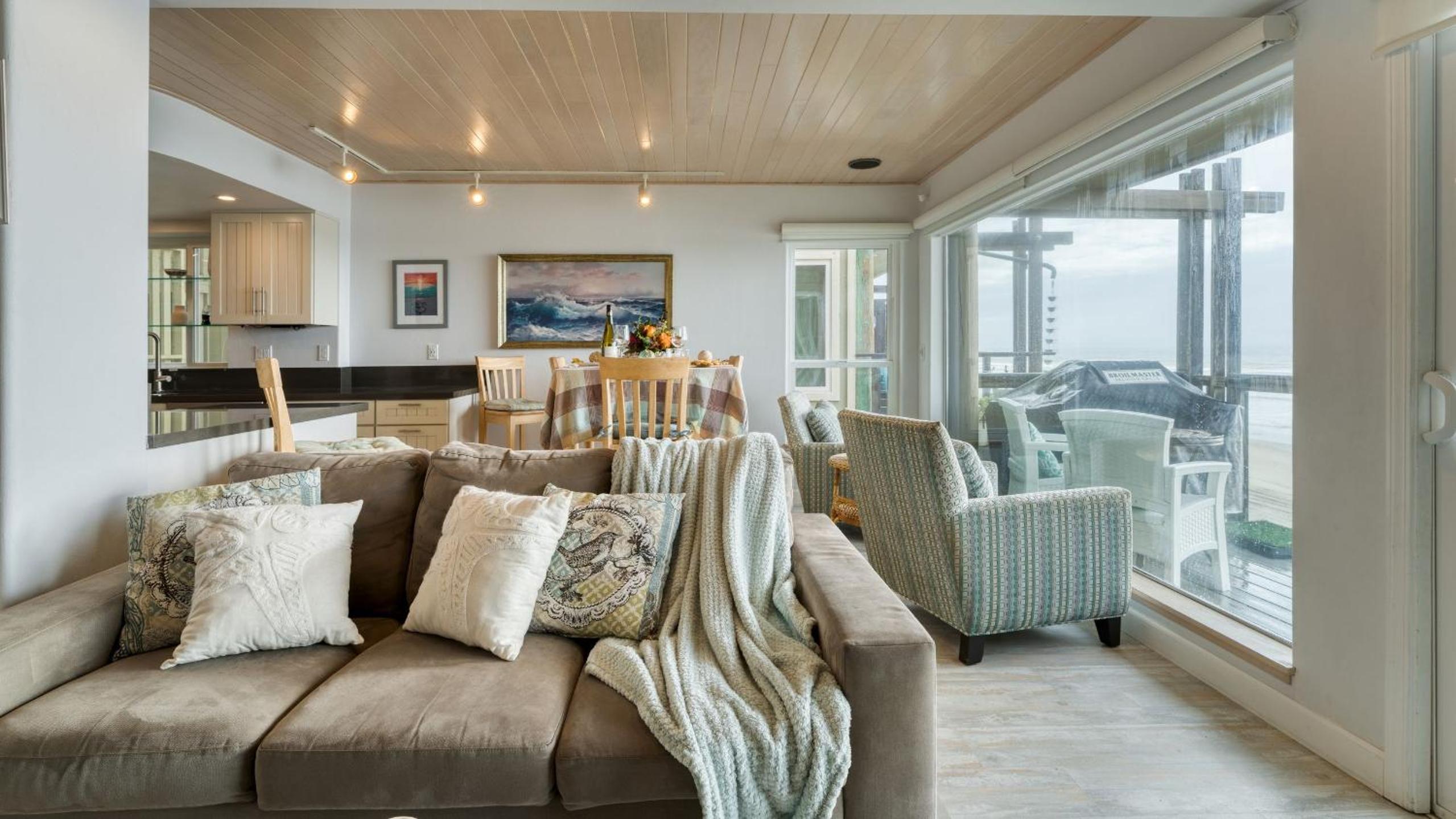 Oceanfront La Selva Beach Home w Fireplace Views Direct Beach Access Sand Castle by AvantStay