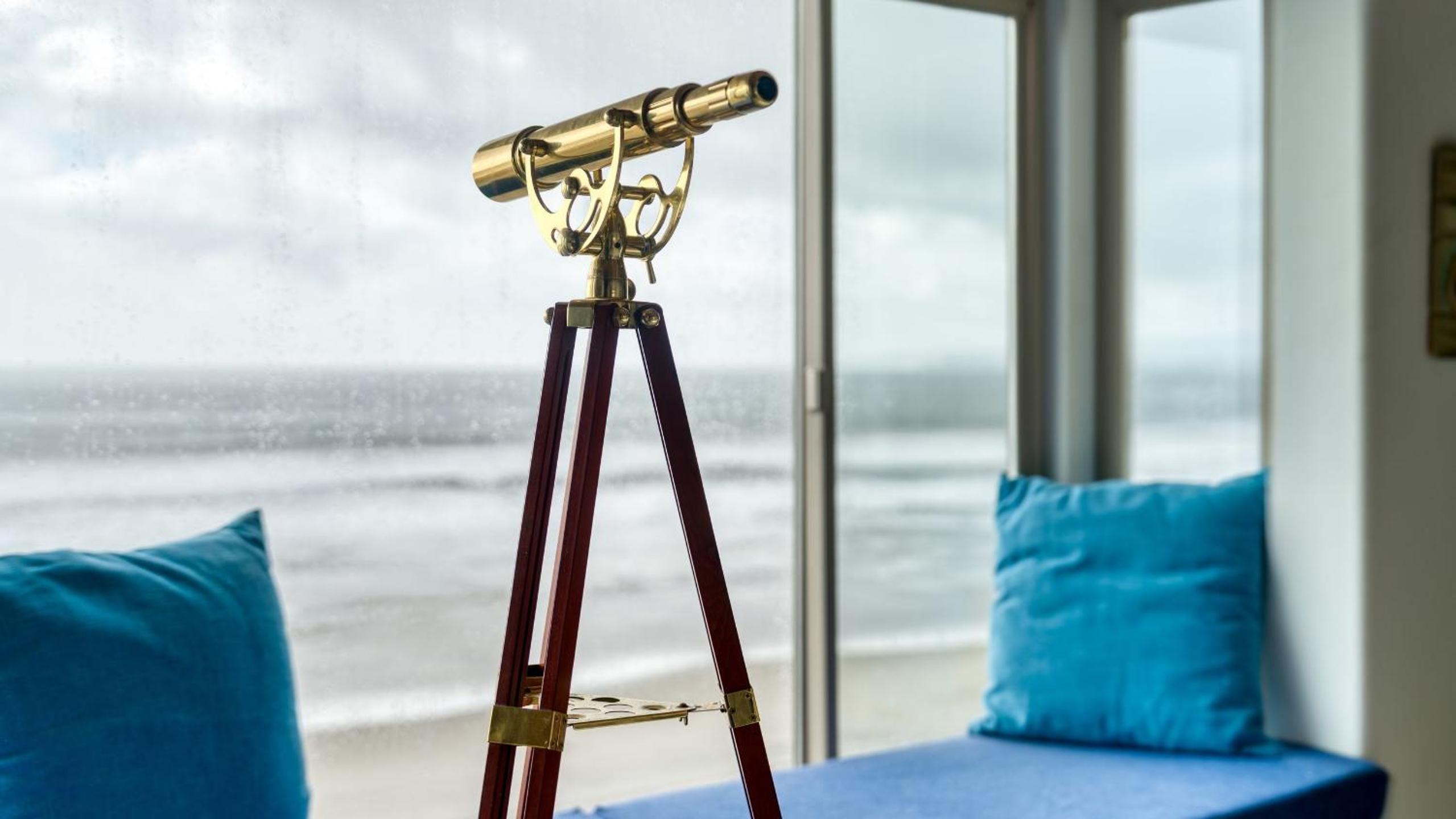 Oceanfront La Selva Beach Home w Fireplace Views Direct Beach Access Sand Castle by AvantStay