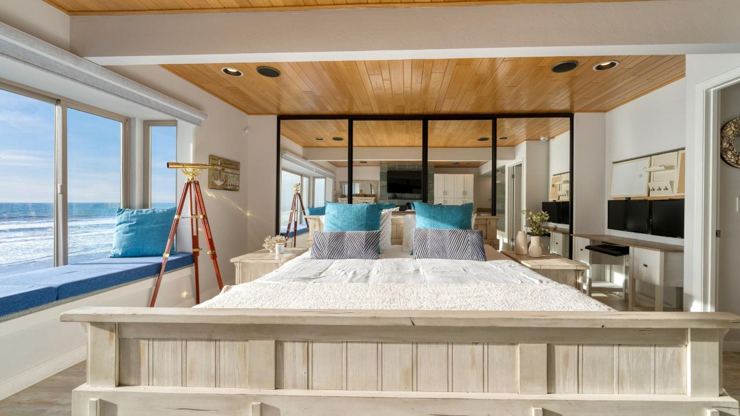 Oceanfront La Selva Beach Home w Fireplace Views Direct Beach Access Sand Castle by AvantStay