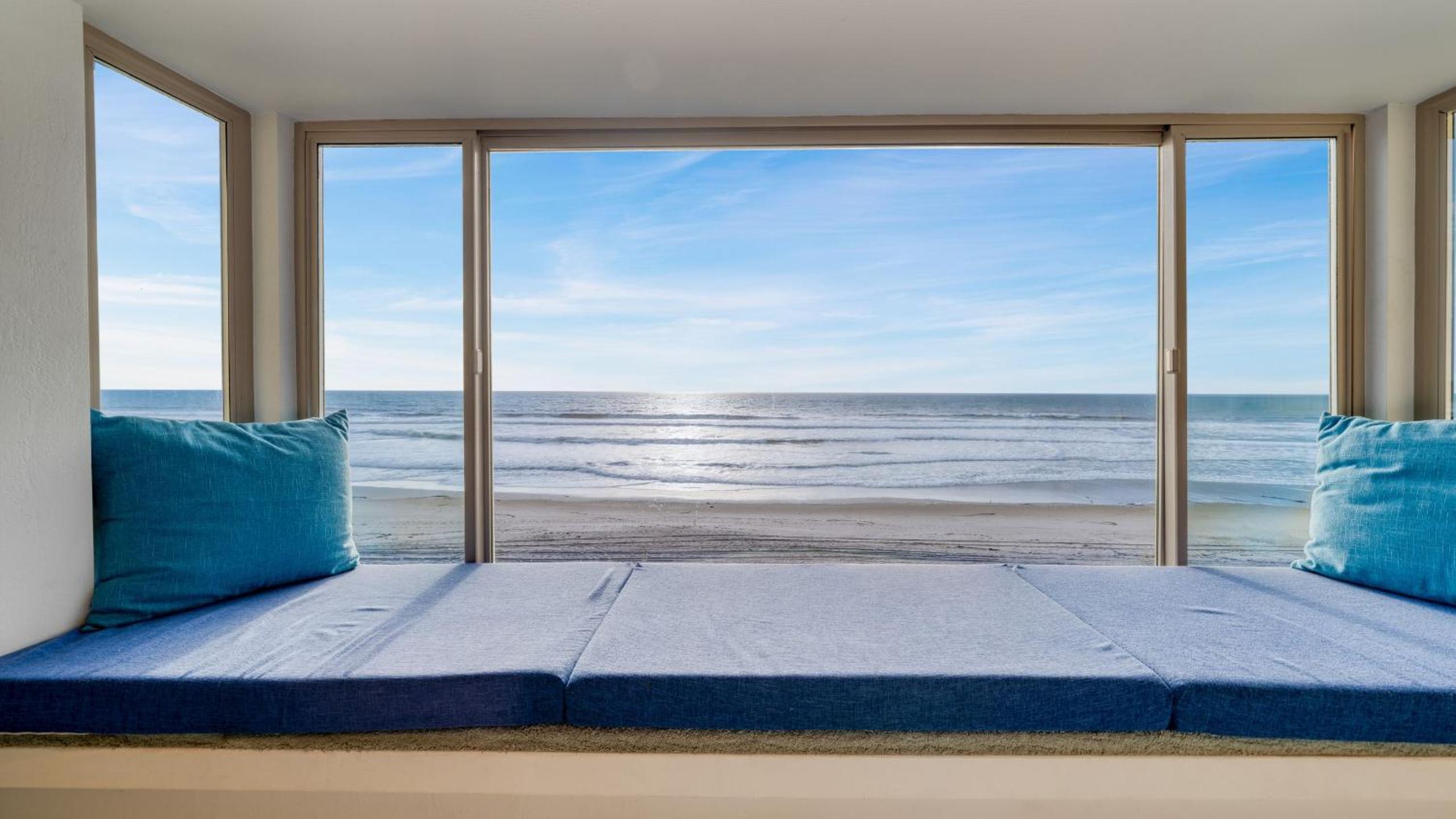 Oceanfront La Selva Beach Home w Fireplace Views Direct Beach Access Sand Castle by AvantStay