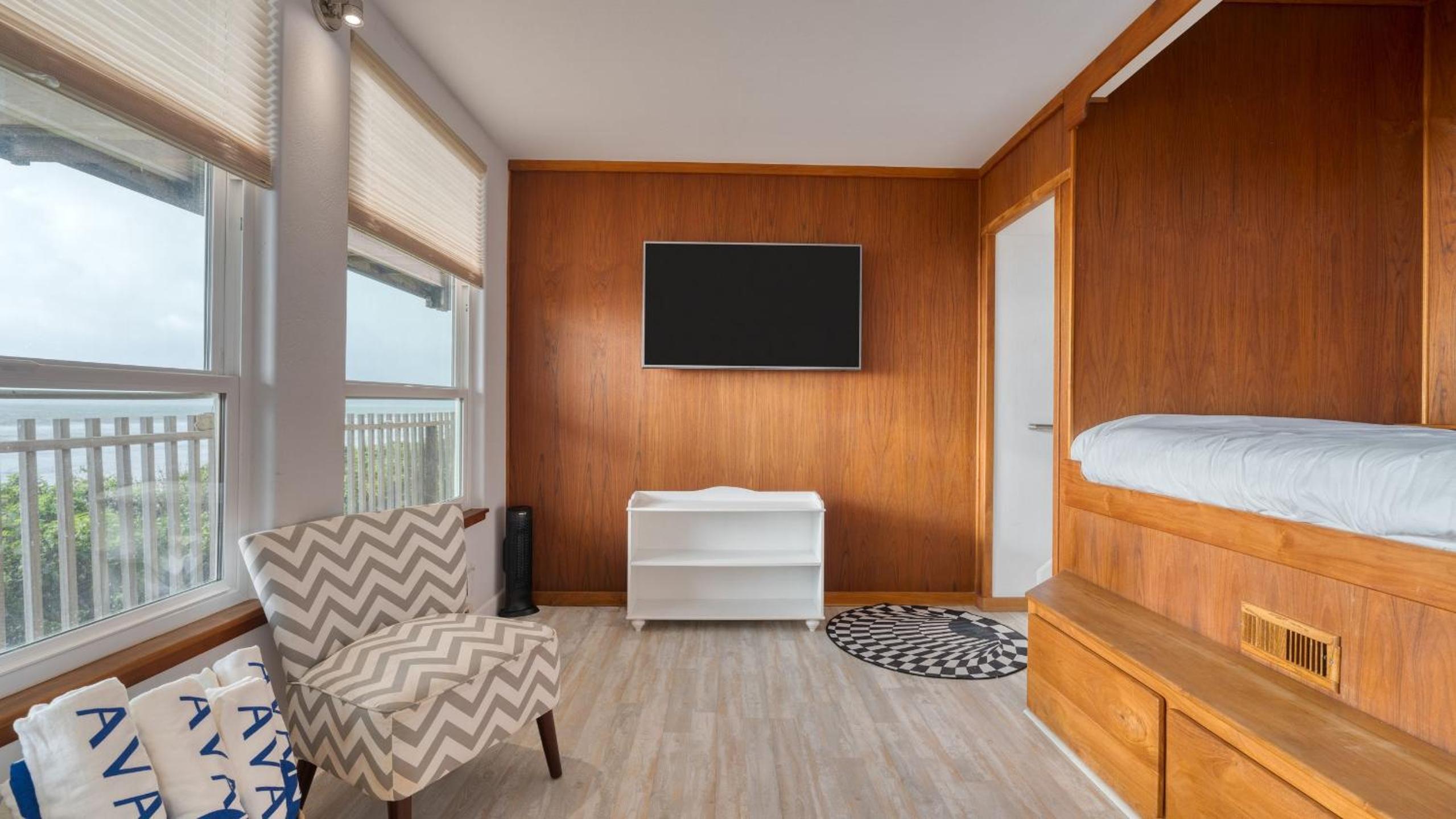 Oceanfront La Selva Beach Home w Fireplace Views Direct Beach Access Sand Castle by AvantStay