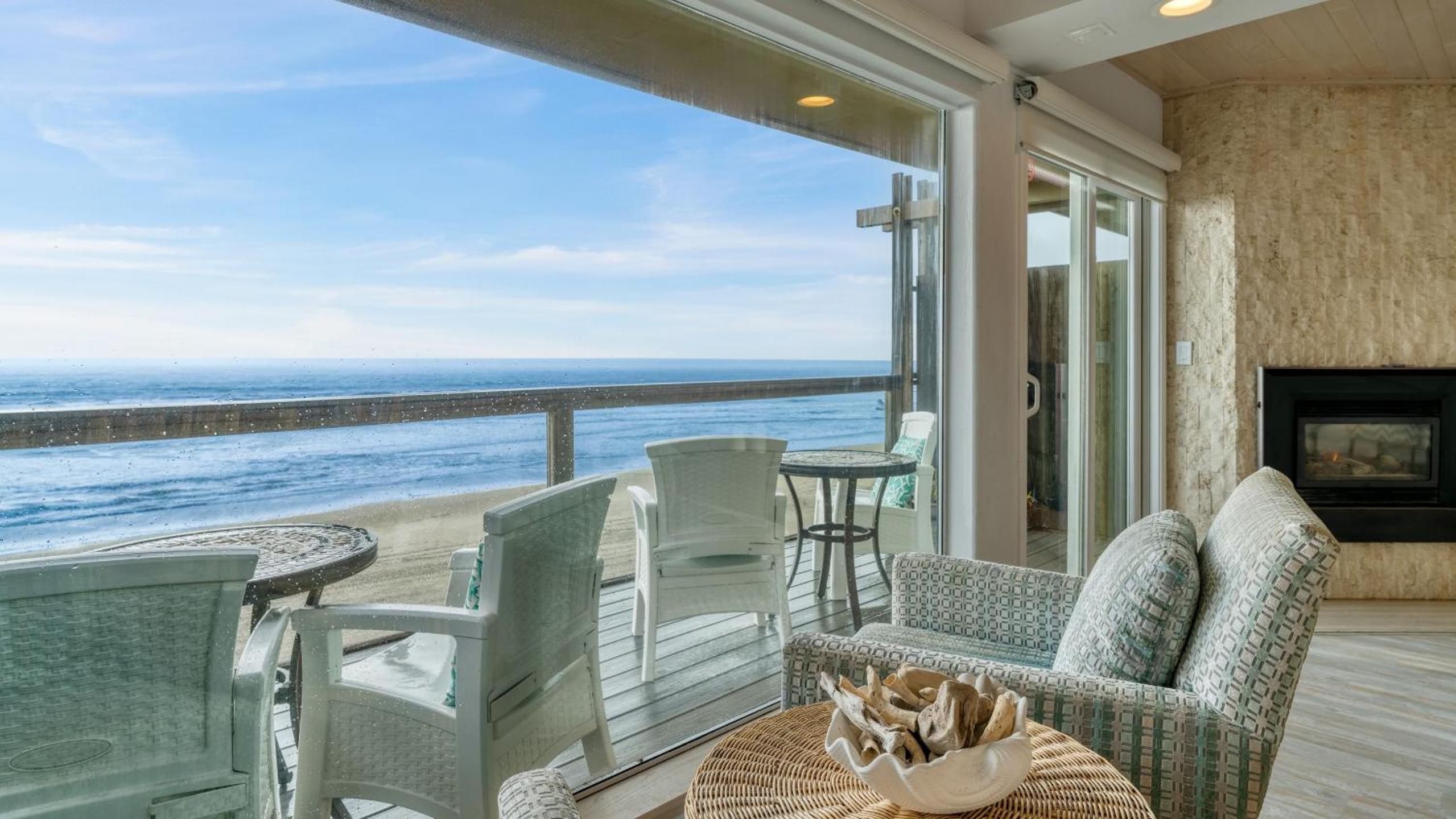 Oceanfront La Selva Beach Home w Fireplace Views Direct Beach Access Sand Castle by AvantStay