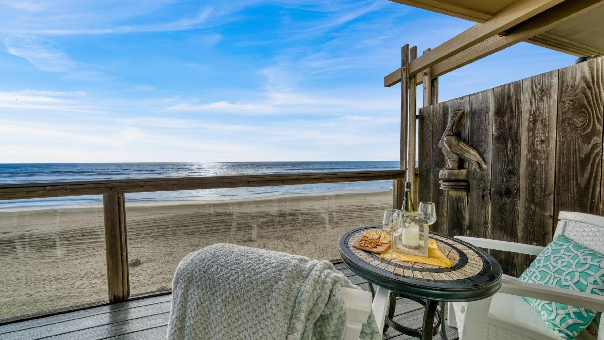 Oceanfront La Selva Beach Home w Fireplace Views Direct Beach Access Sand Castle by AvantStay